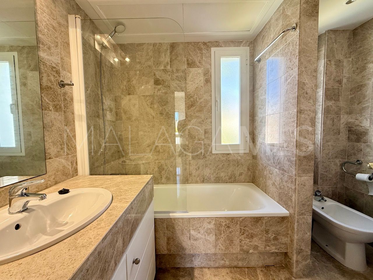 Zweistöckiges penthouse for sale in Los Naranjos de Marbella