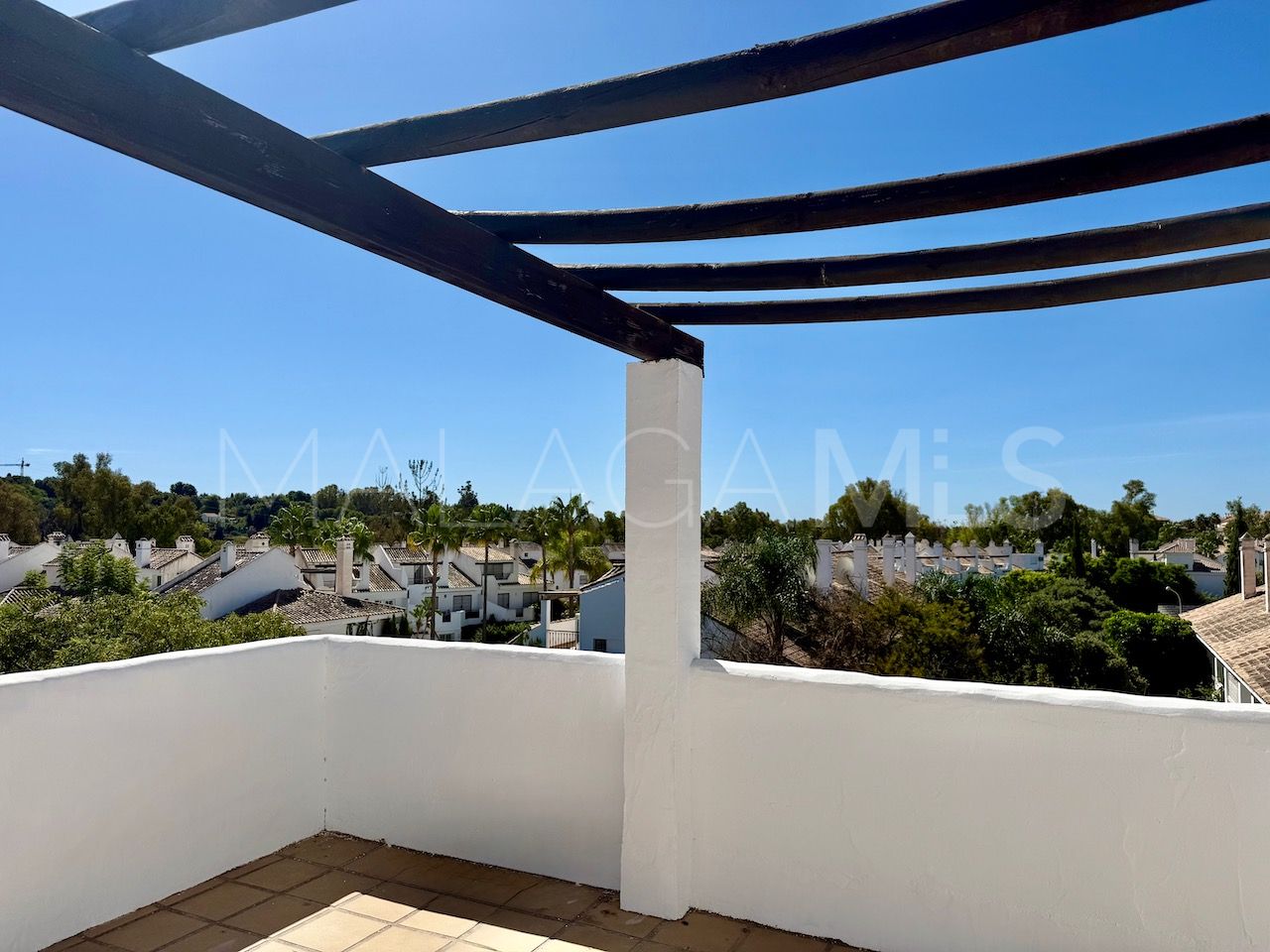 Zweistöckiges penthouse for sale in Los Naranjos de Marbella