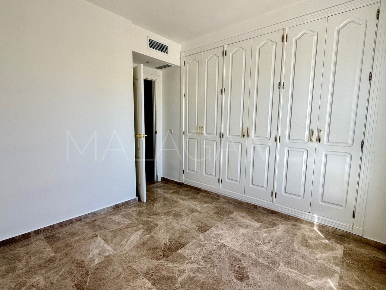 Zweistöckiges penthouse for sale in Los Naranjos de Marbella