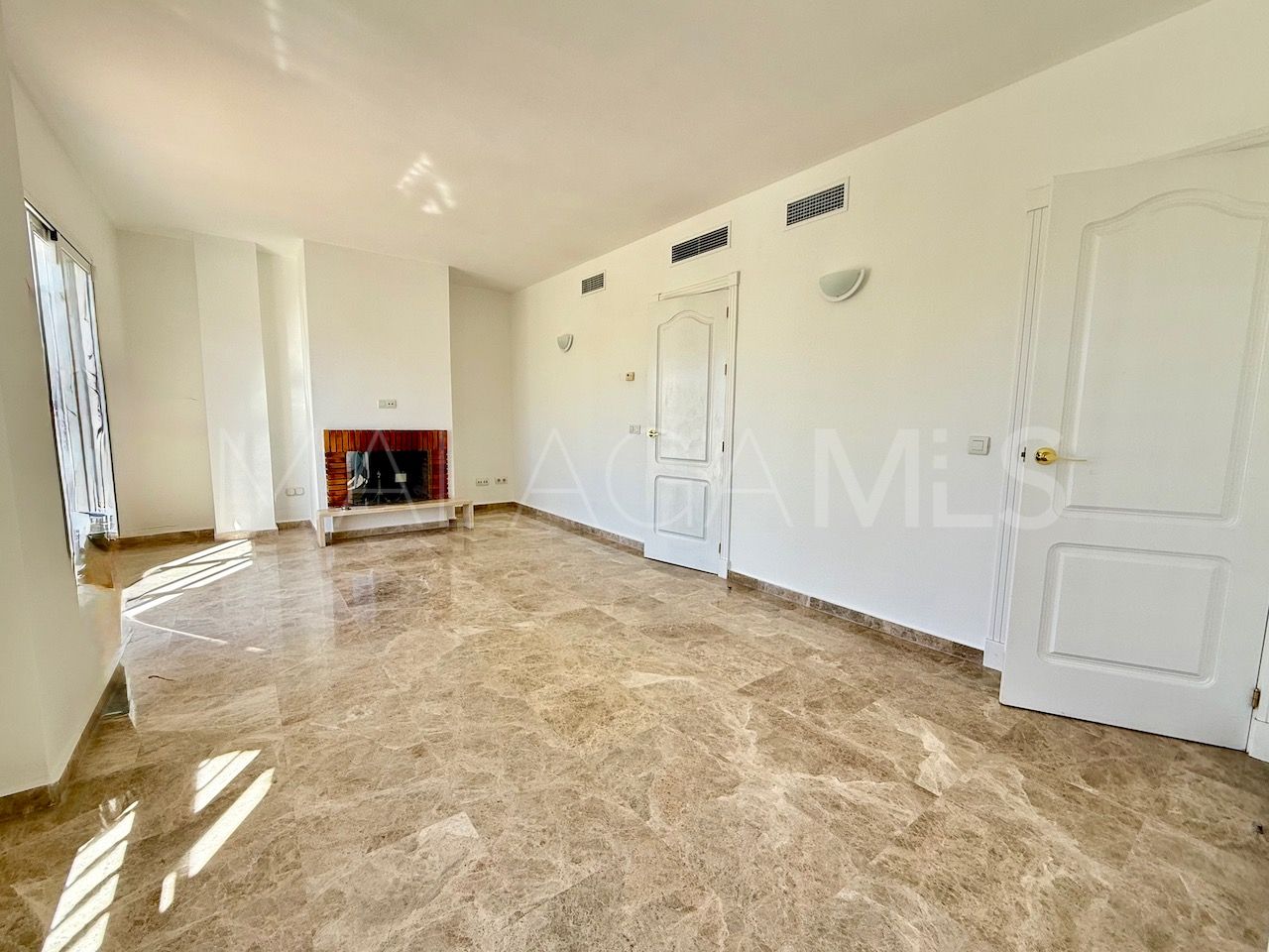 Zweistöckiges penthouse for sale in Los Naranjos de Marbella