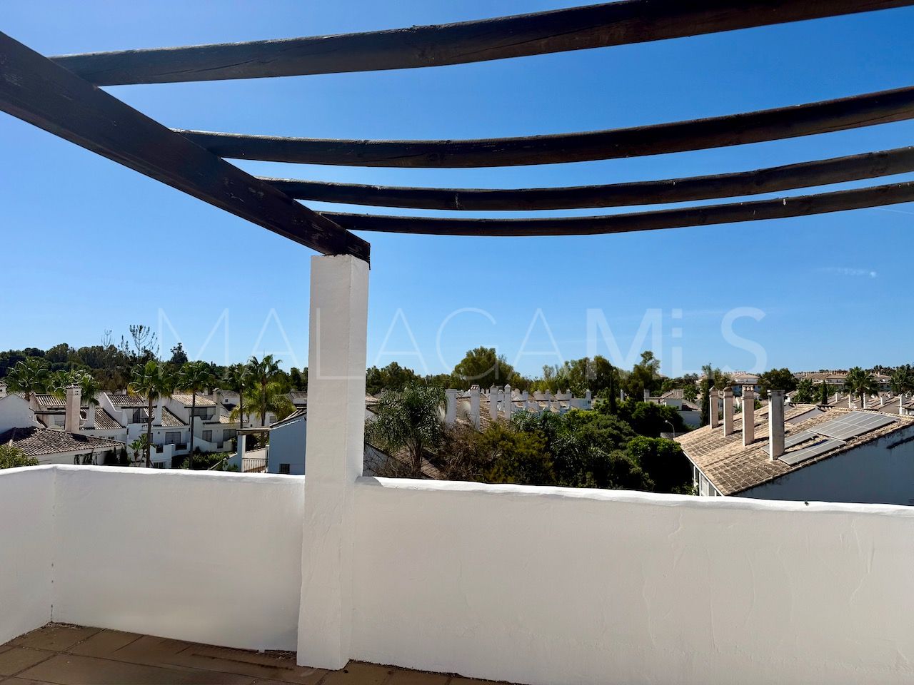 Zweistöckiges penthouse for sale in Los Naranjos de Marbella