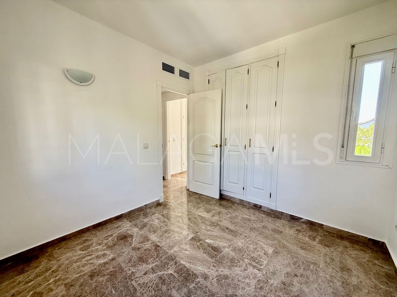 Zweistöckiges penthouse for sale in Los Naranjos de Marbella