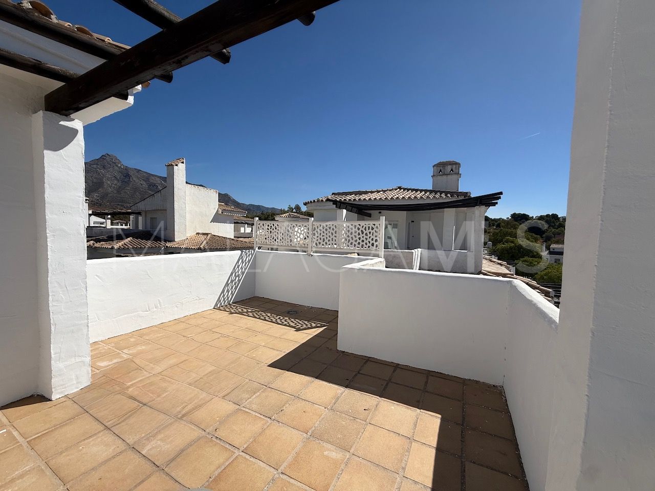 Zweistöckiges penthouse for sale in Los Naranjos de Marbella
