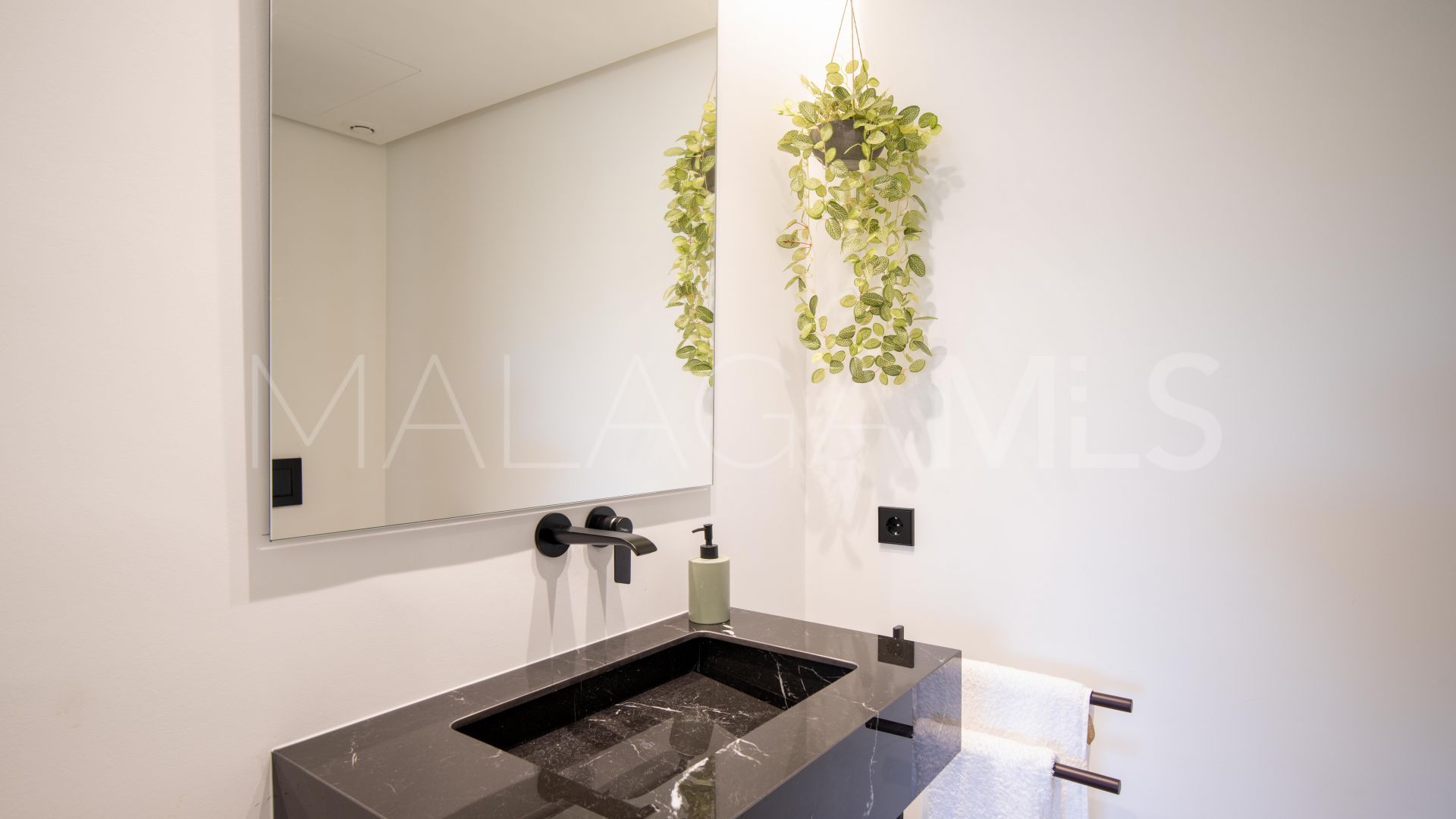 Villa for sale in Las Brisas