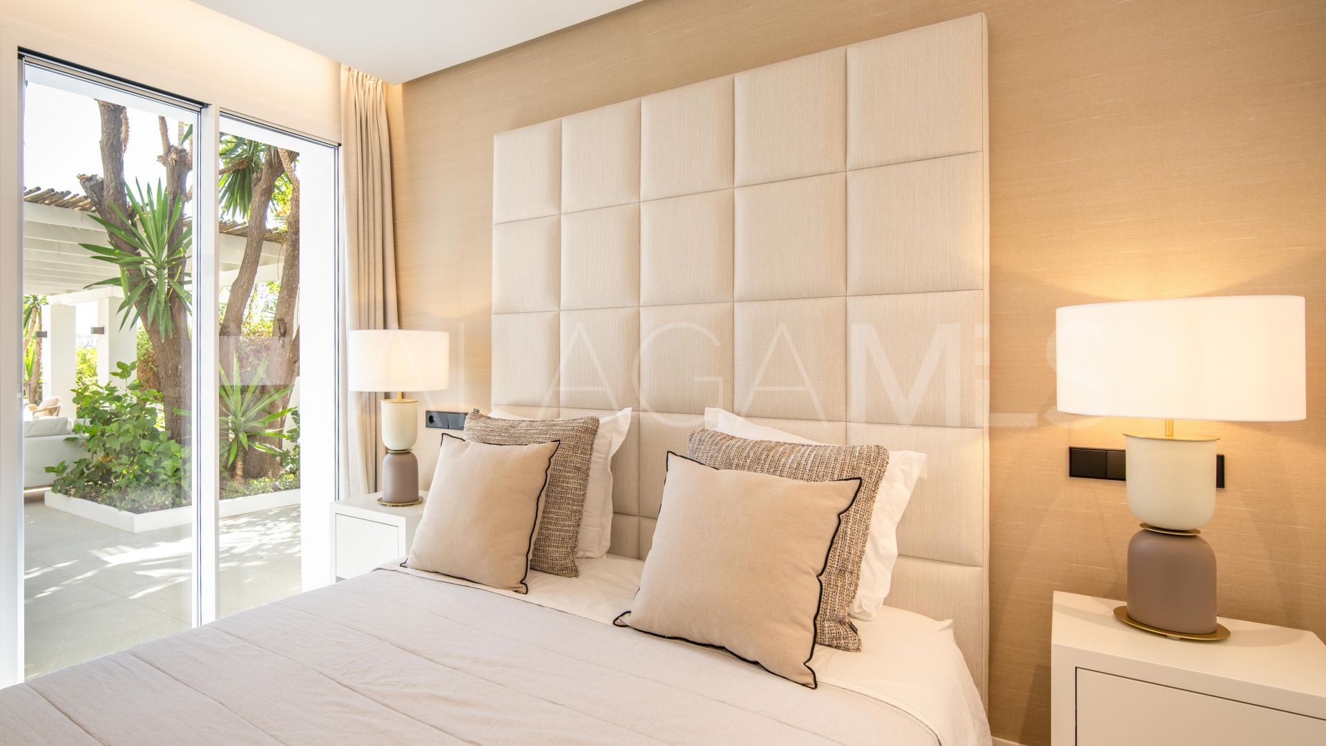 Villa for sale in Las Brisas