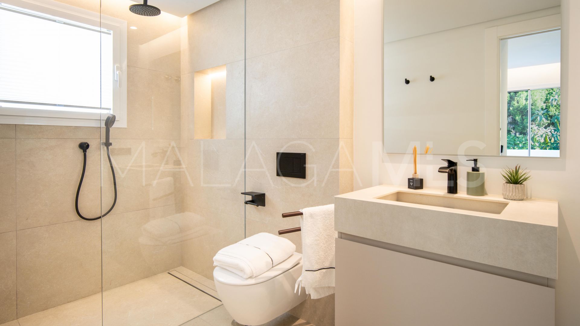 Villa for sale in Las Brisas