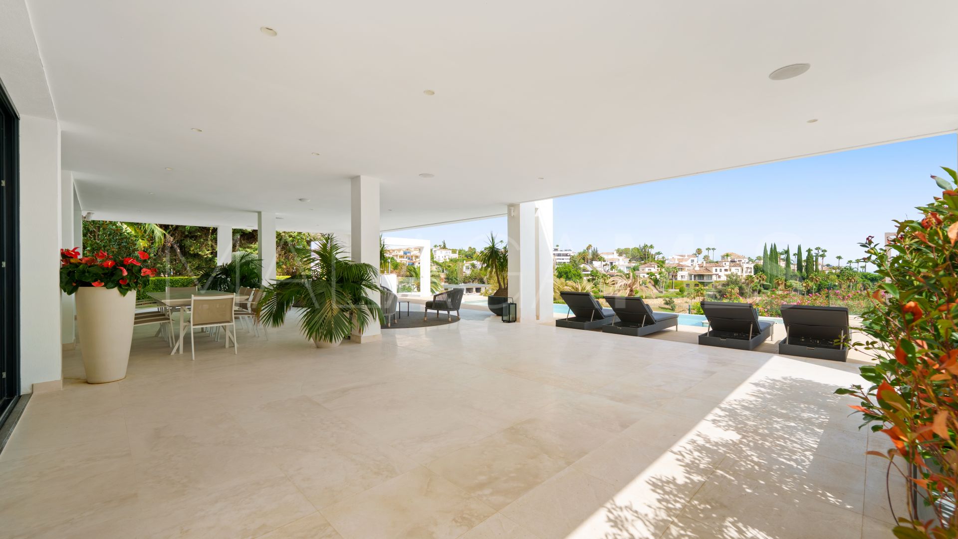 Villa for sale in Nueva Andalucia
