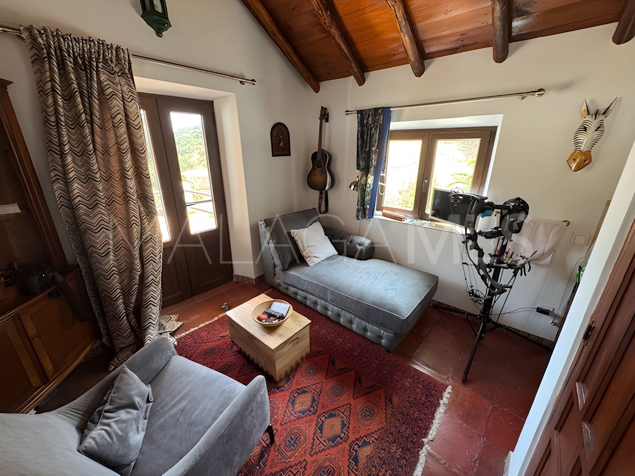 Villa for sale in Casares