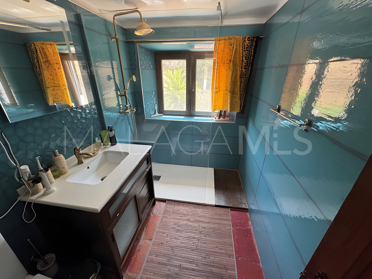 Villa for sale in Casares