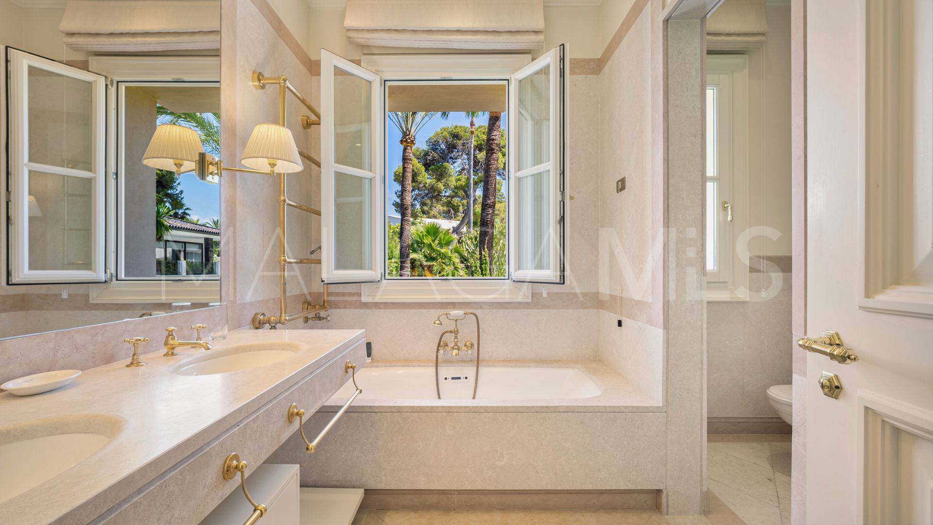 Maison for sale in Los Monteros