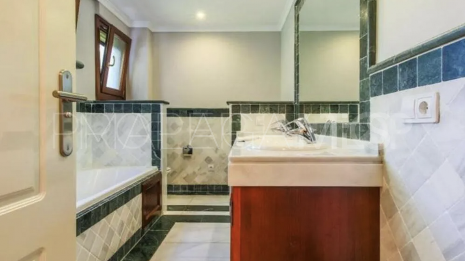 Se vende apartamento in Lomas del Rey de 3 bedrooms