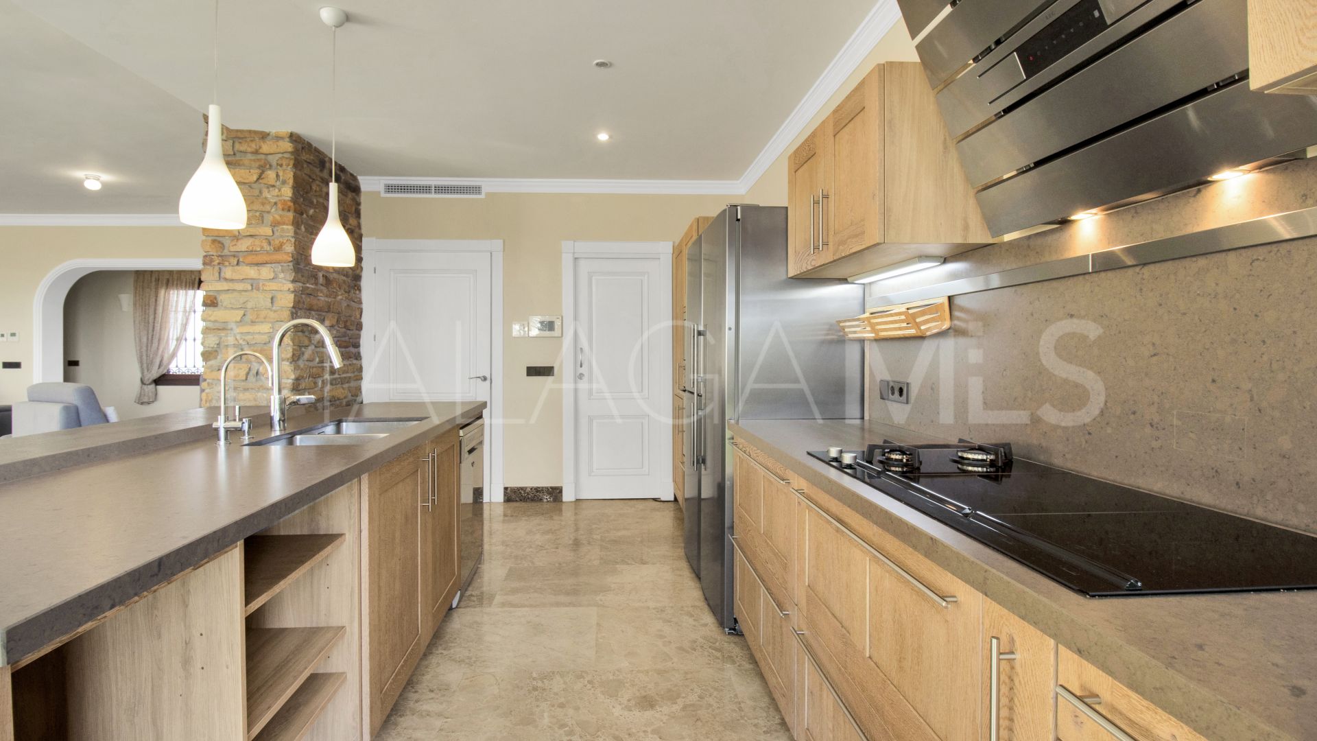 5 bedrooms house in Elviria for sale