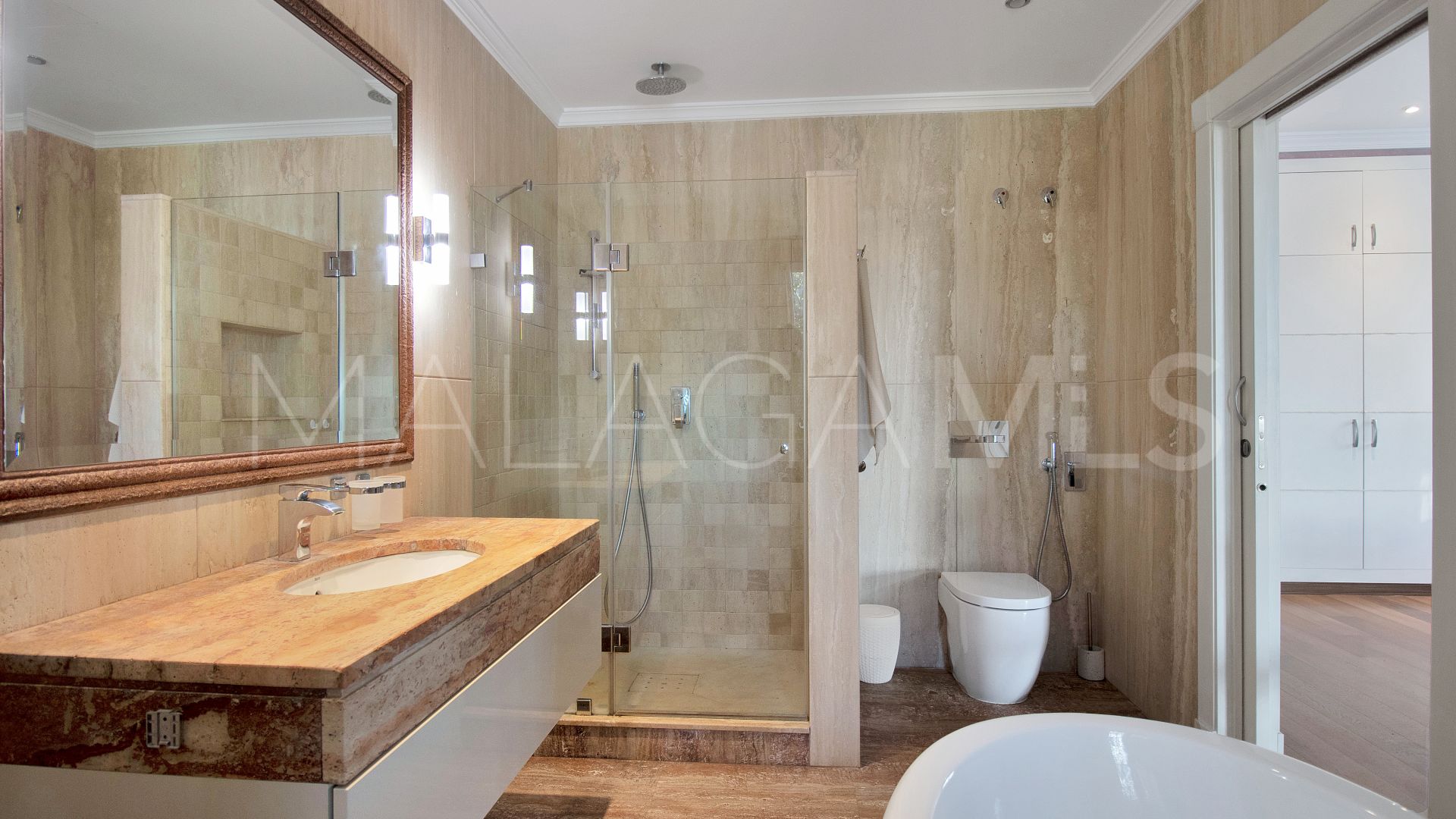 5 bedrooms house in Elviria for sale
