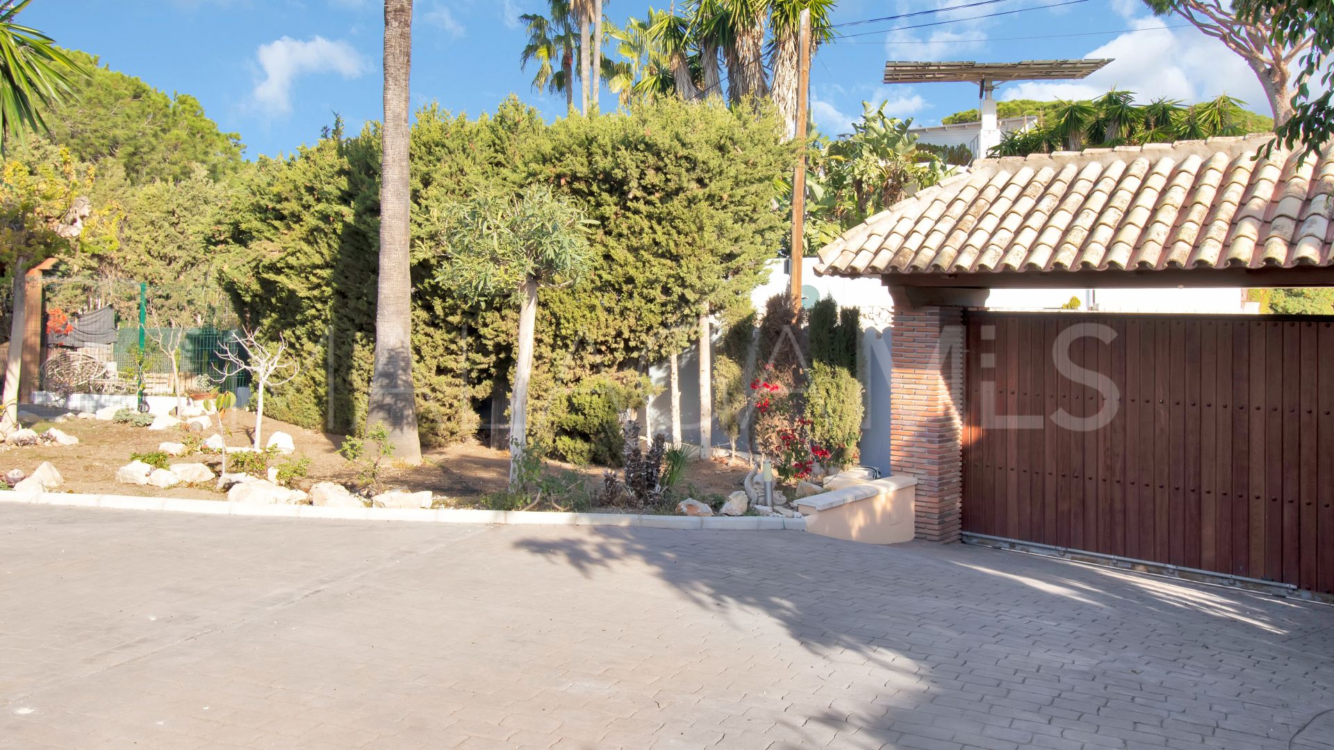 5 bedrooms house in Elviria for sale