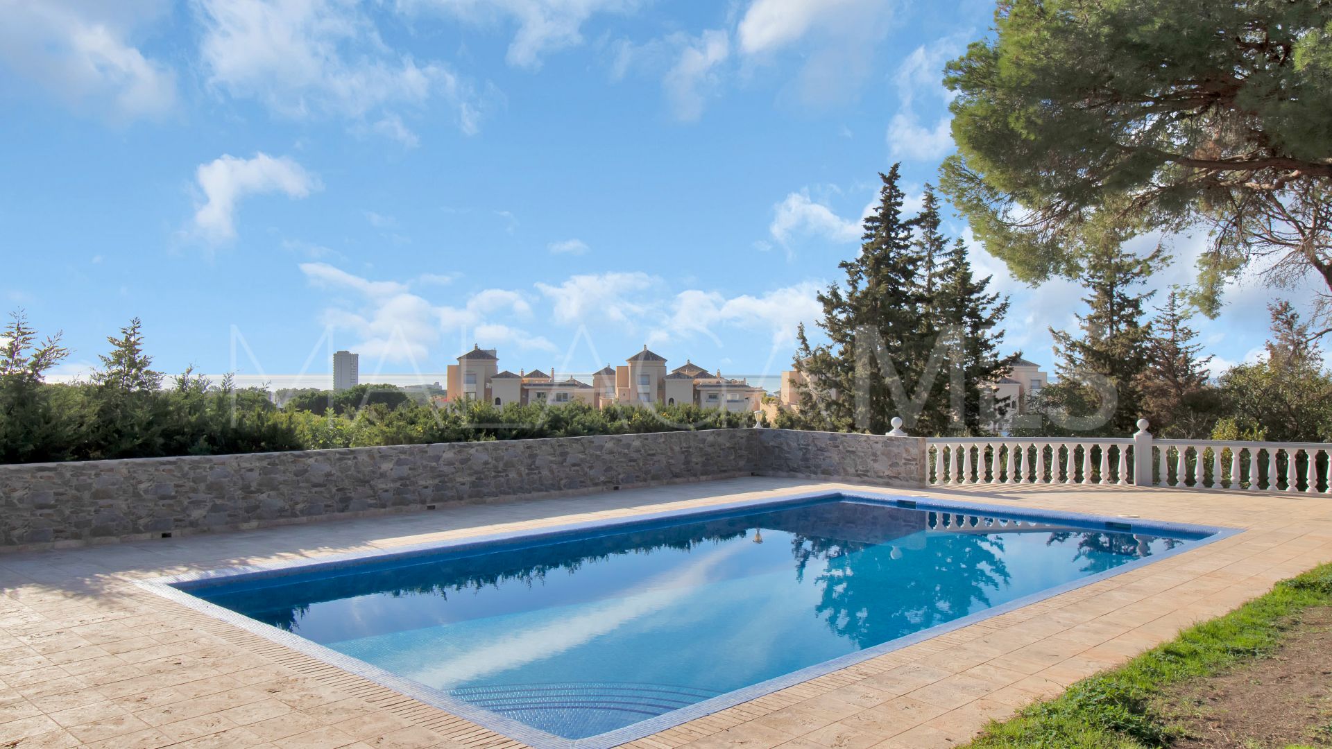 5 bedrooms house in Elviria for sale