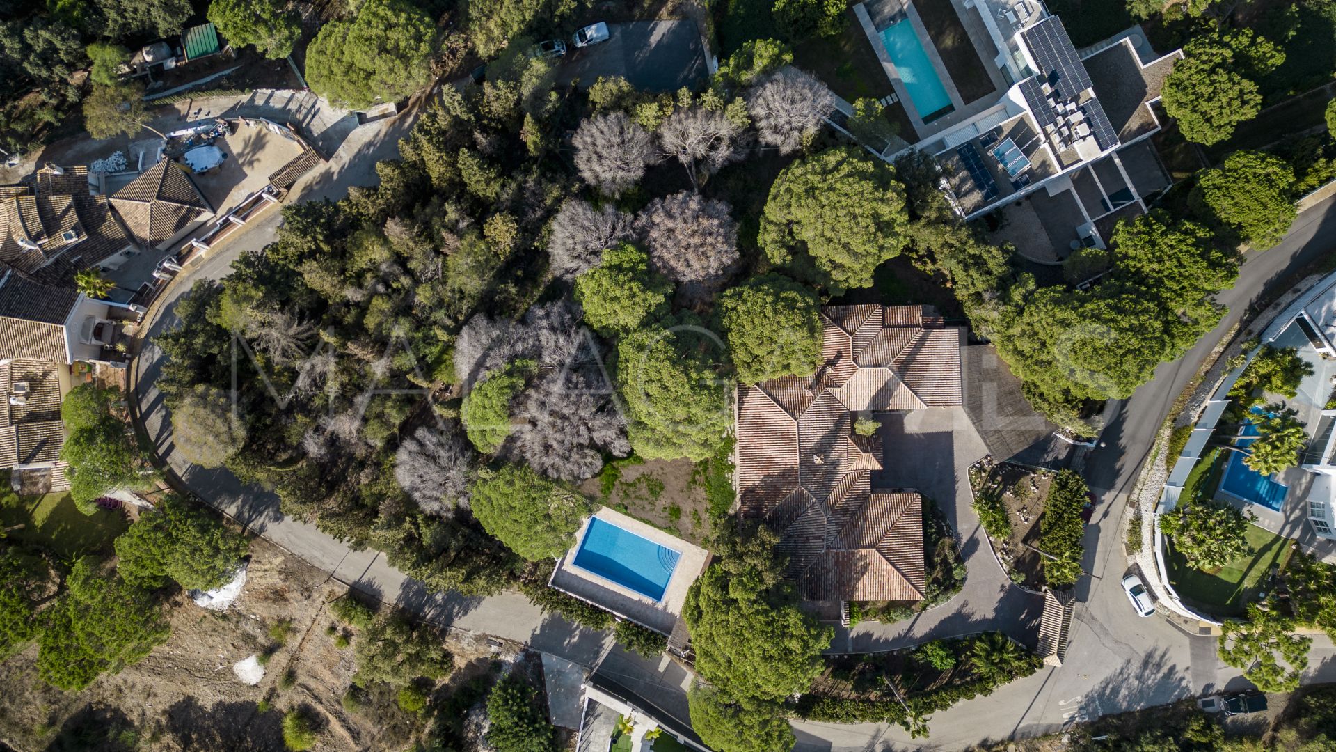 5 bedrooms house in Elviria for sale