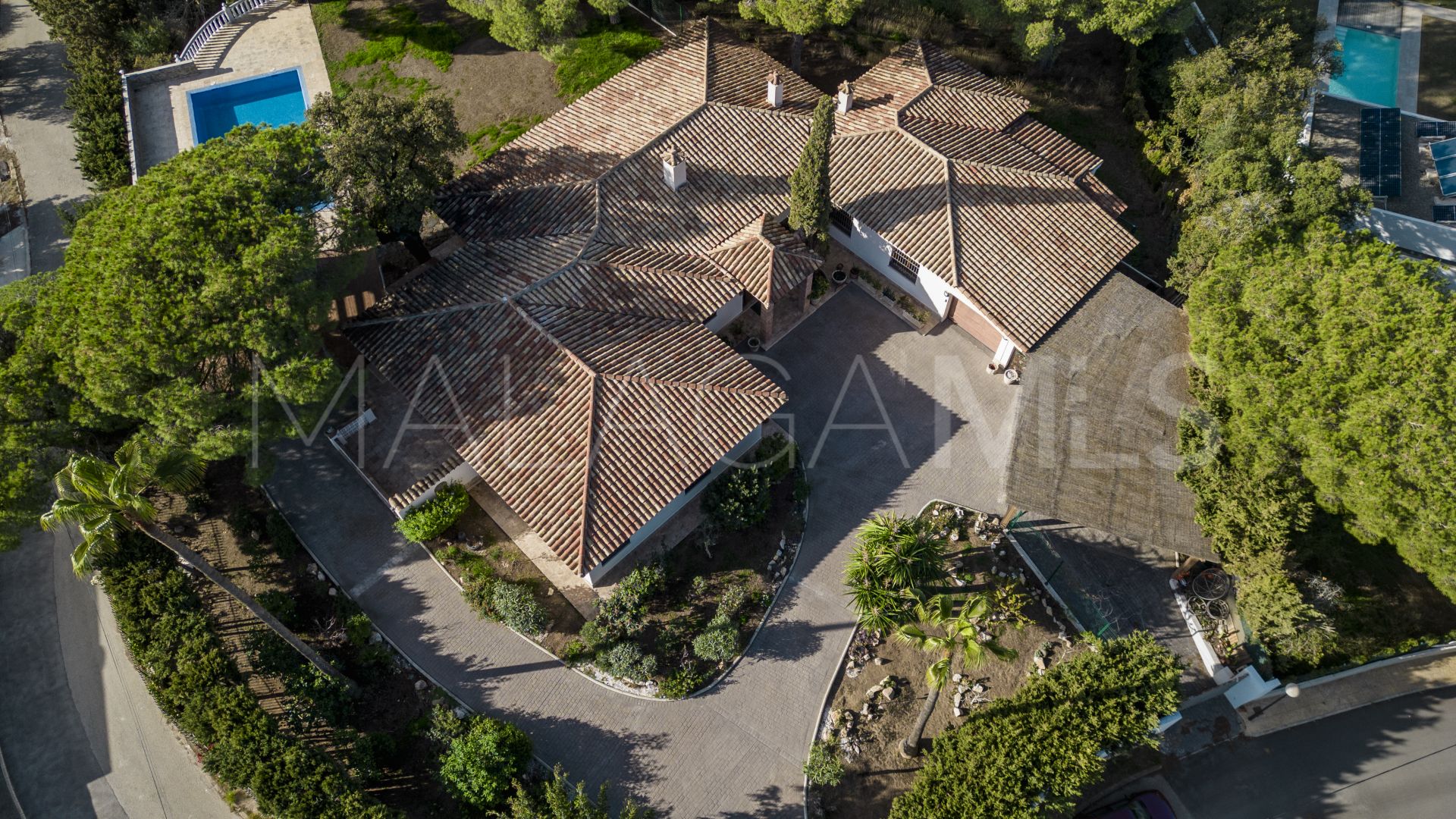 5 bedrooms house in Elviria for sale