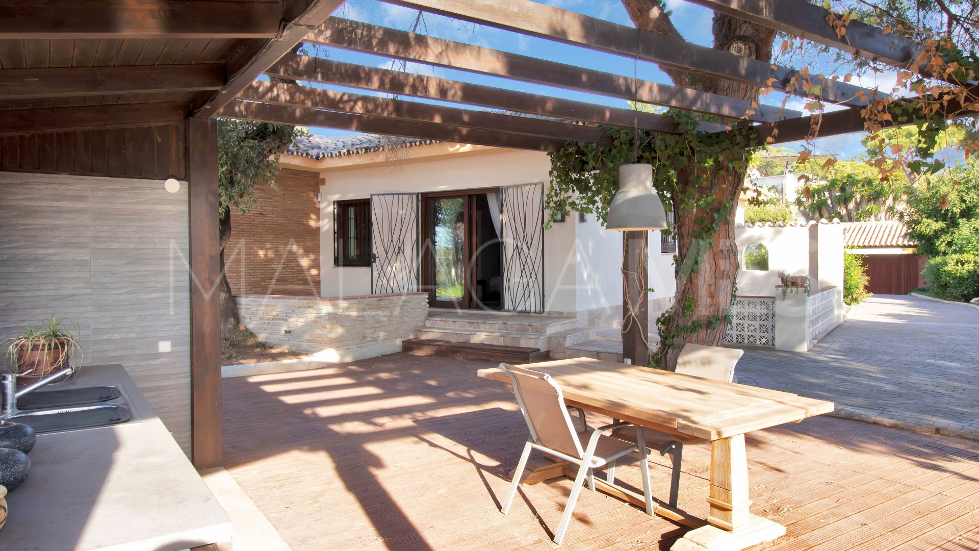 5 bedrooms house in Elviria for sale