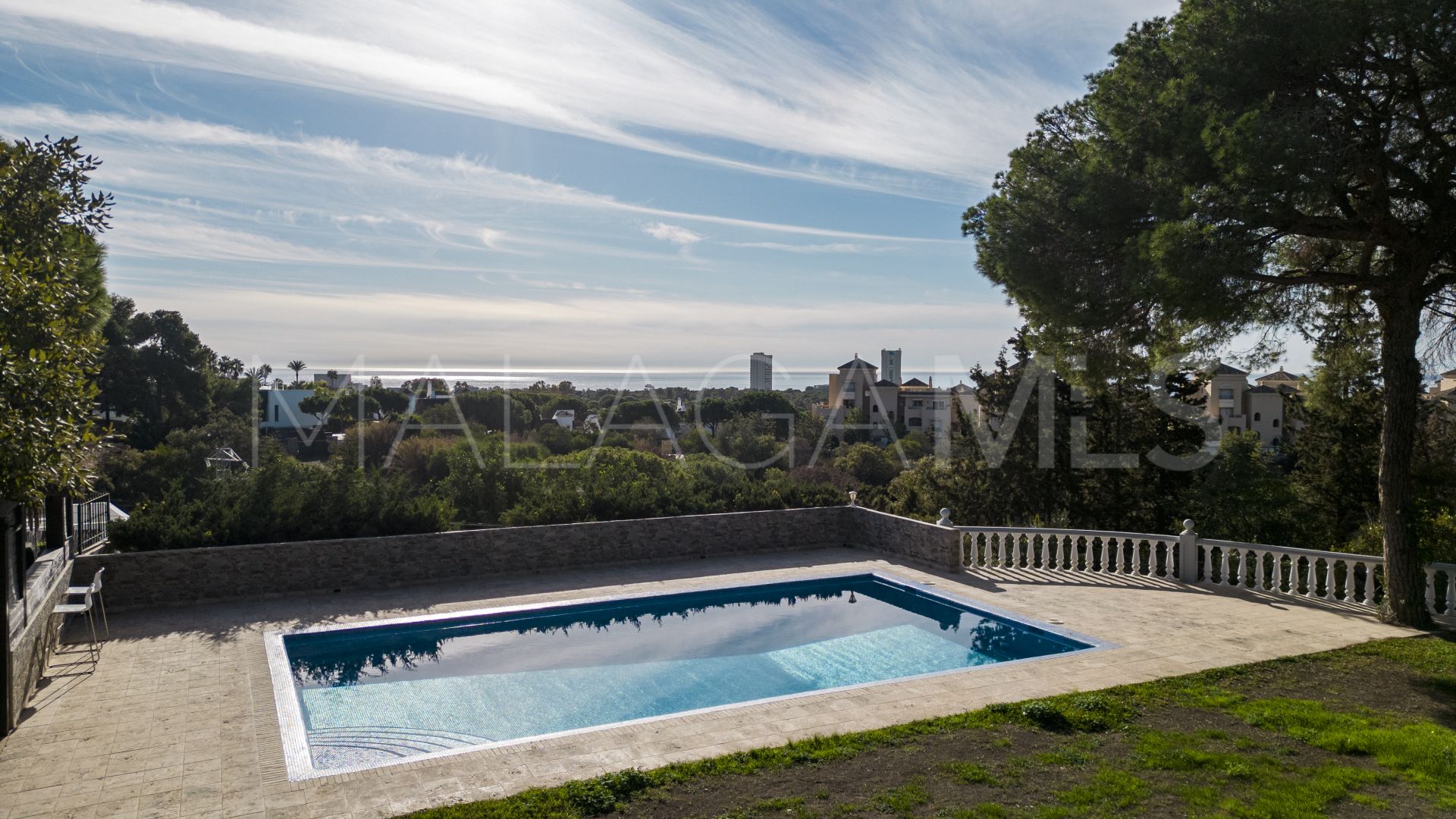 5 bedrooms house in Elviria for sale