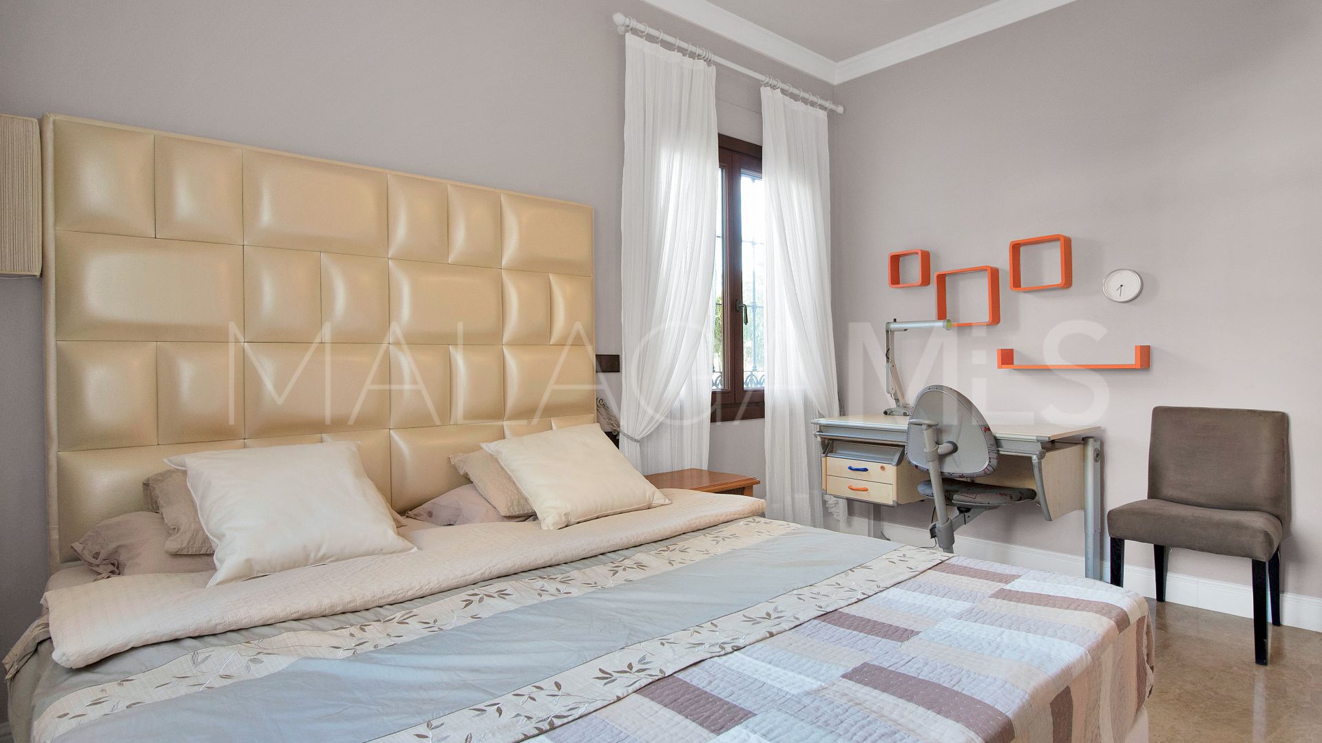 5 bedrooms house in Elviria for sale