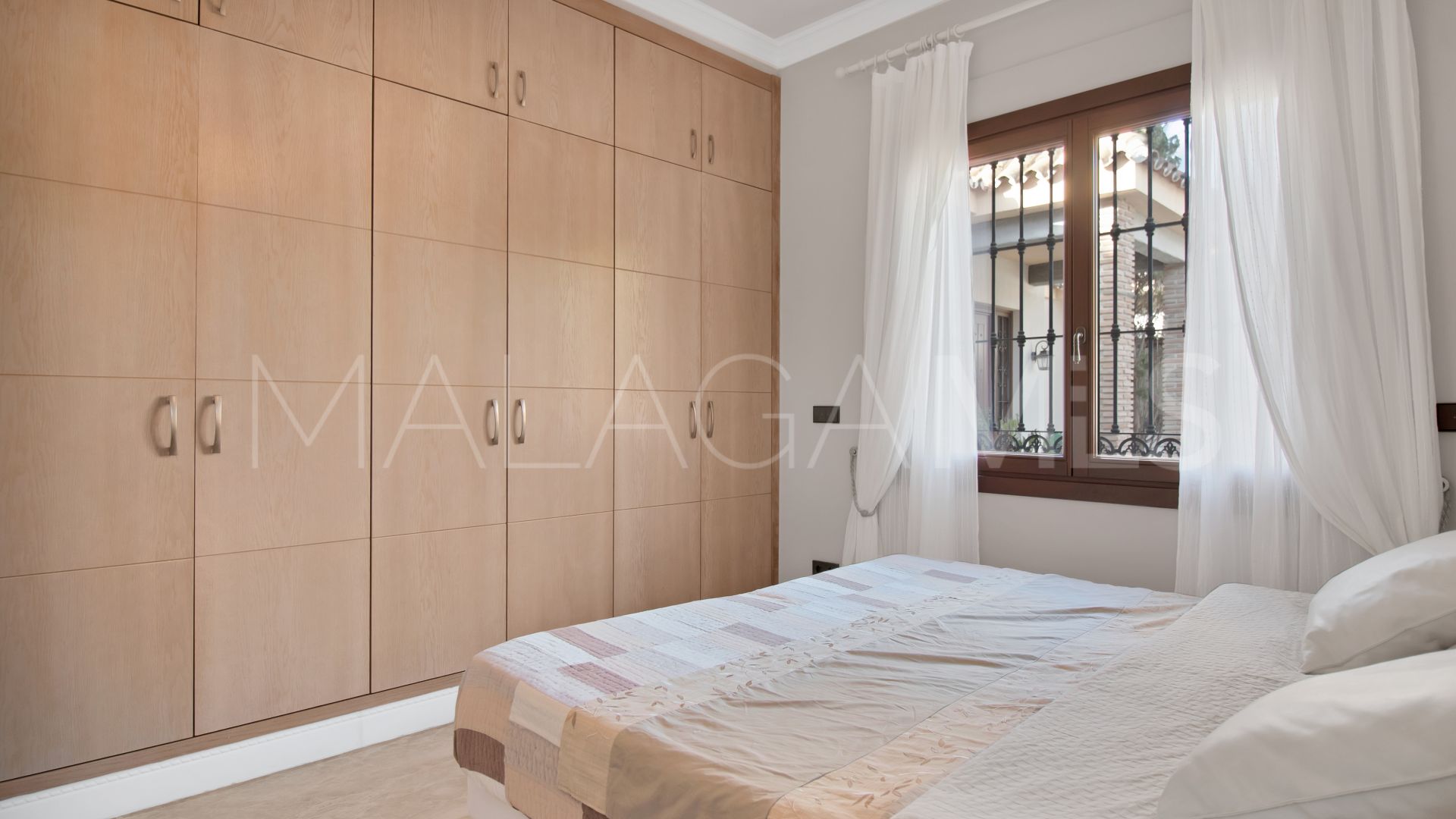 5 bedrooms house in Elviria for sale