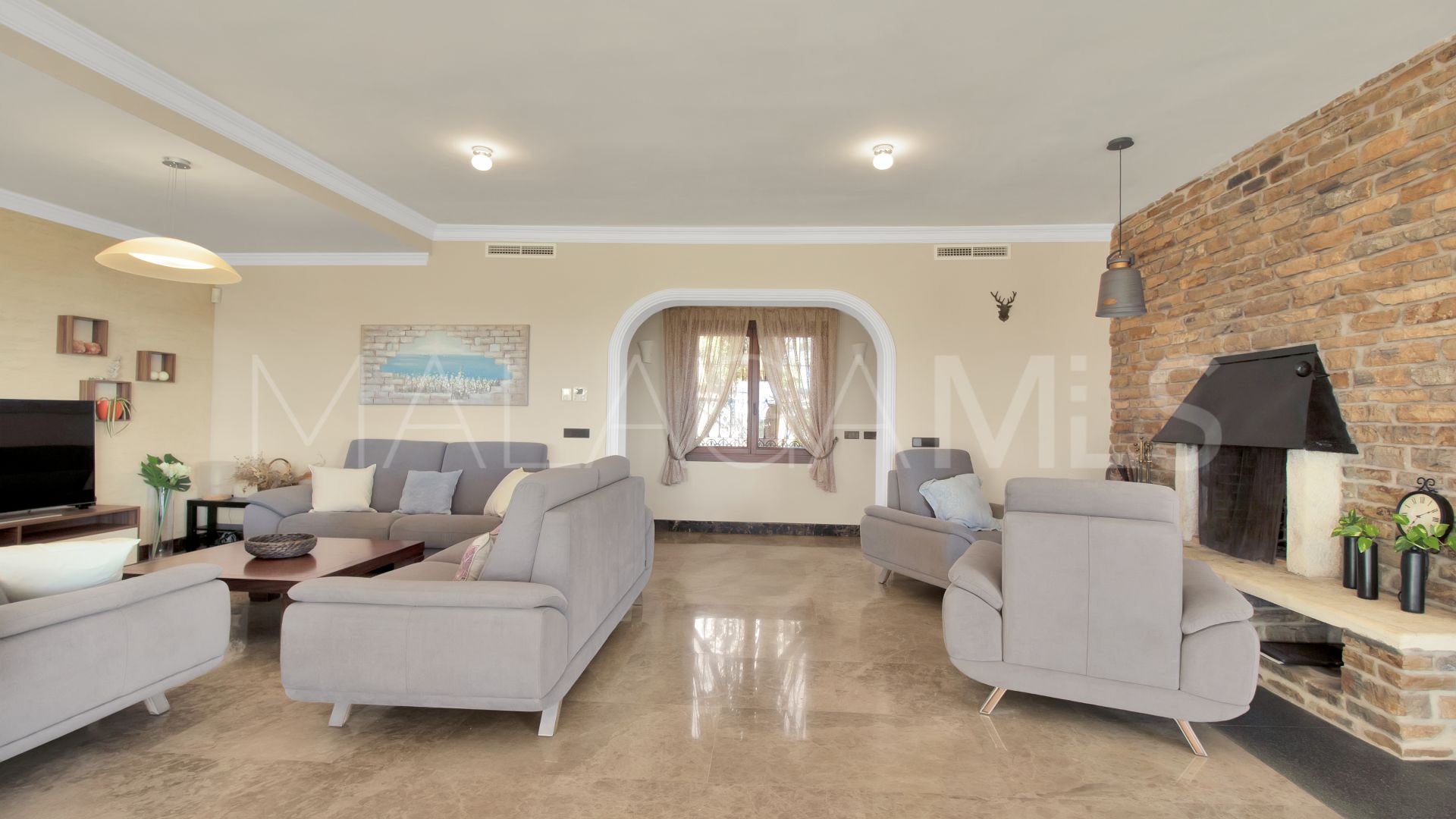 5 bedrooms house in Elviria for sale