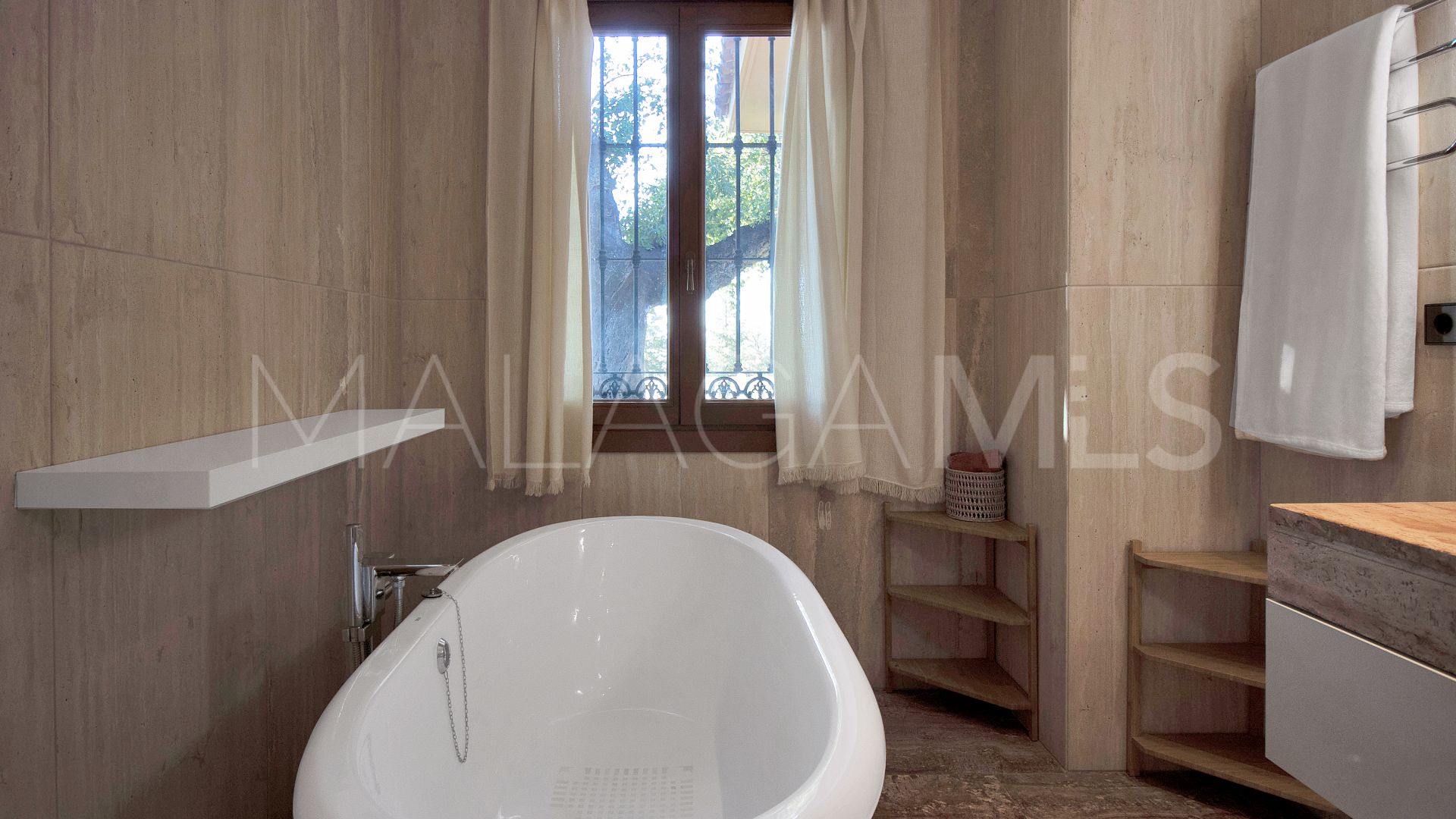 5 bedrooms house in Elviria for sale