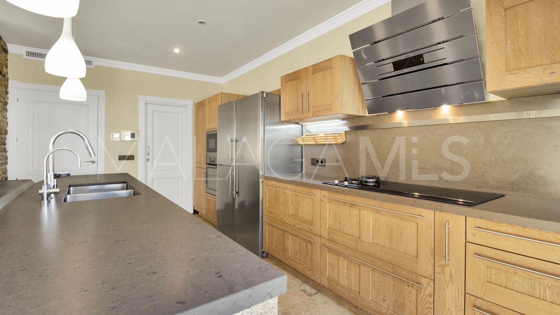 5 bedrooms house in Elviria for sale