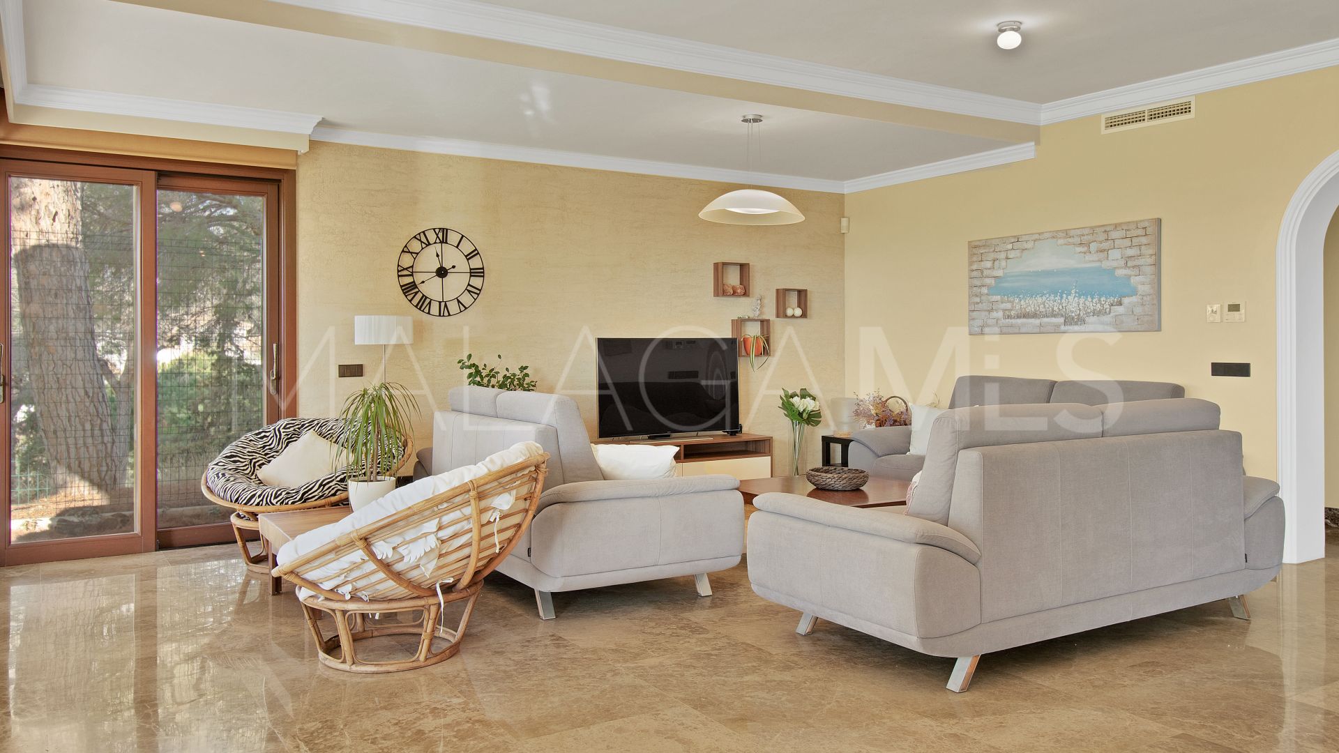 5 bedrooms house in Elviria for sale
