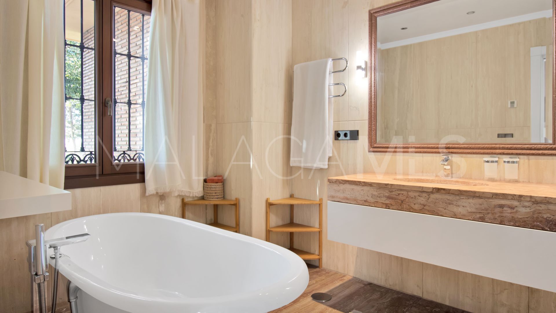 5 bedrooms house in Elviria for sale