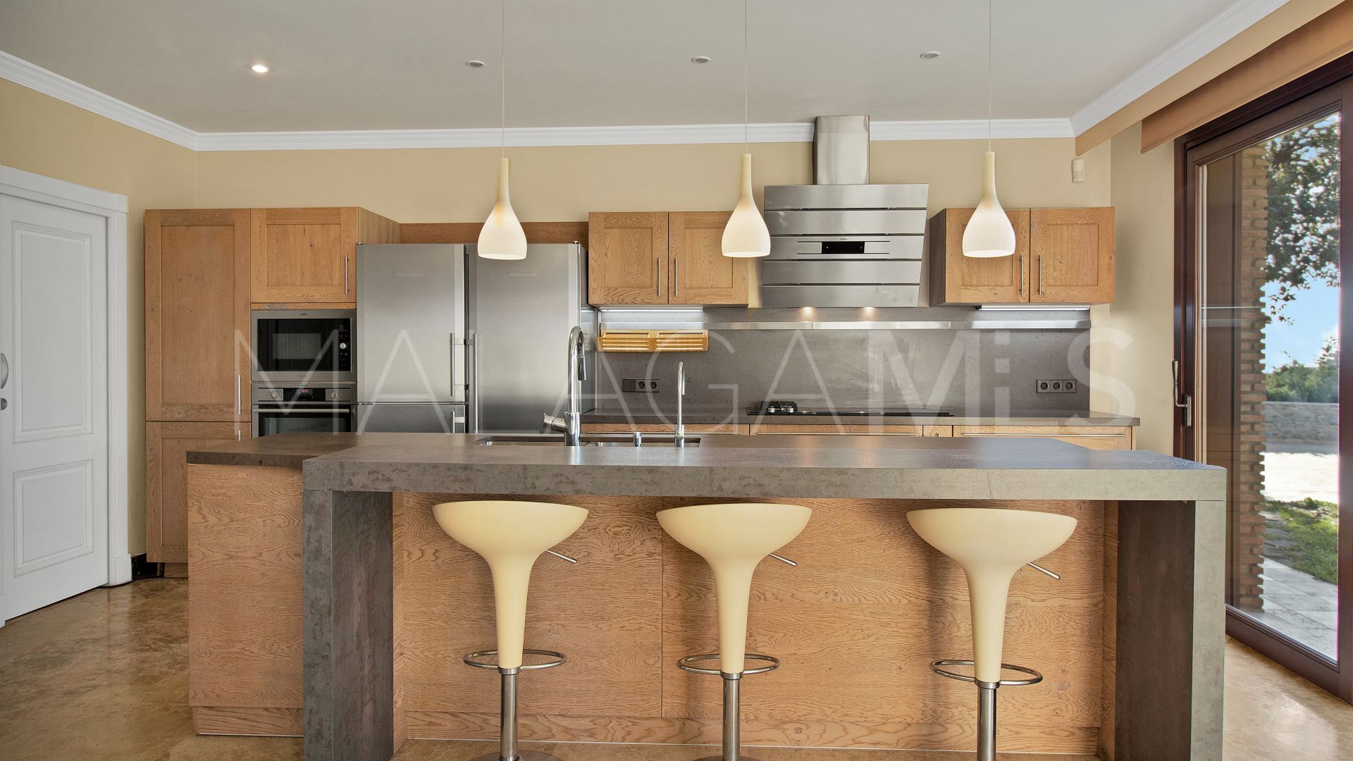 5 bedrooms house in Elviria for sale