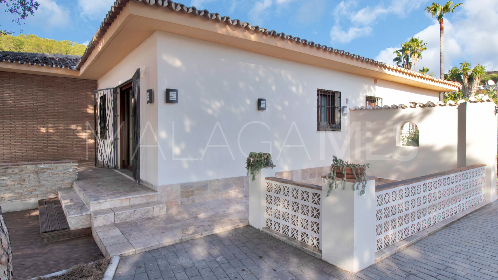 5 bedrooms house in Elviria for sale