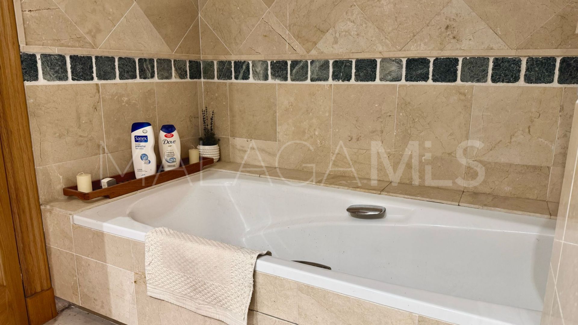 Maison jumelée for sale in Lomas de Puente Romano