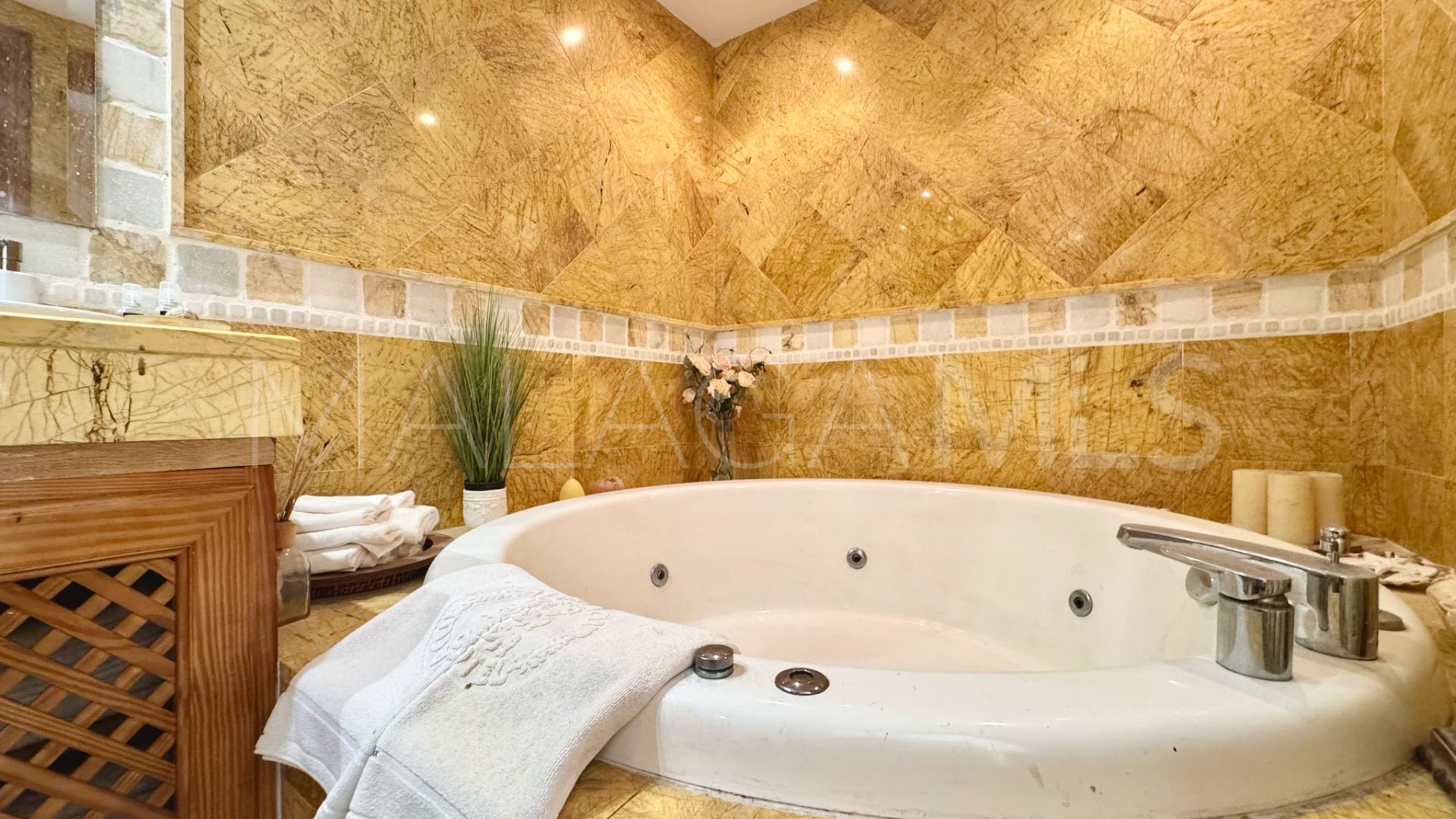 Maison jumelée for sale in Lomas de Puente Romano