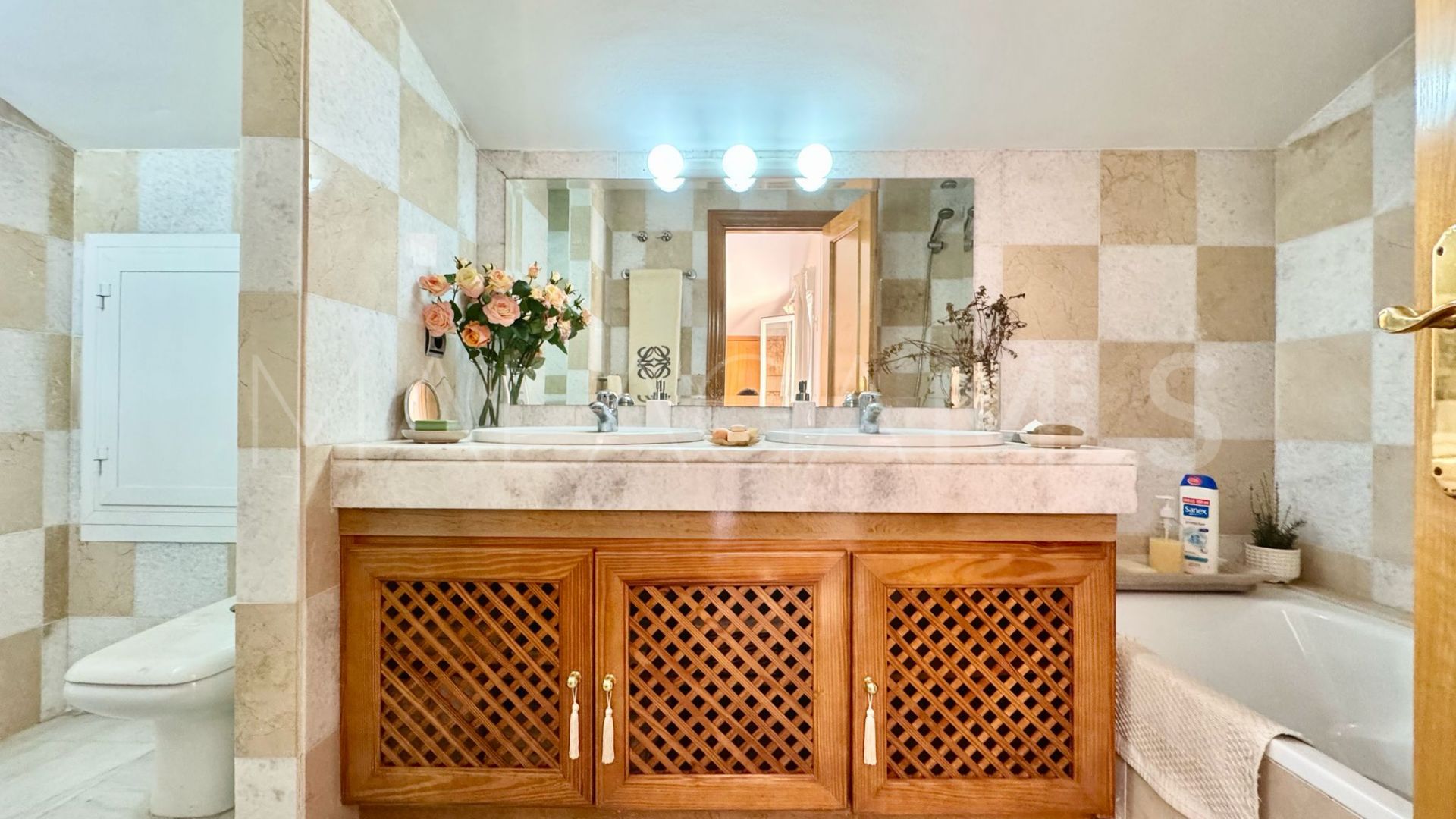 Maison jumelée for sale in Lomas de Puente Romano