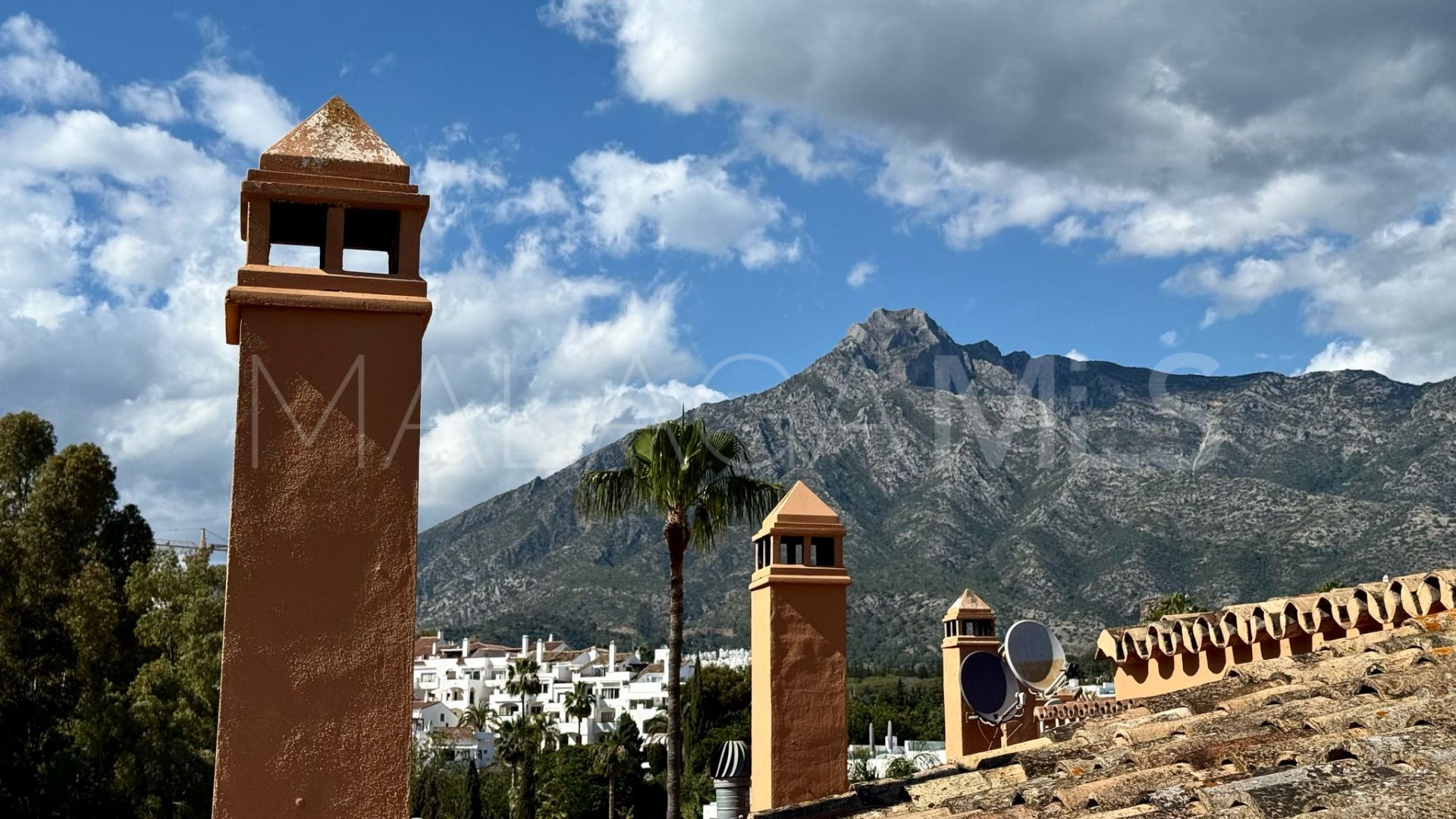 Maison jumelée for sale in Lomas de Puente Romano