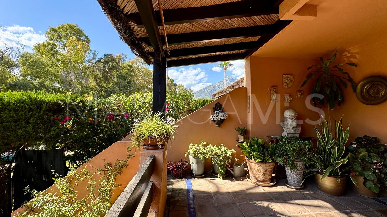 Maison jumelée for sale in Lomas de Puente Romano