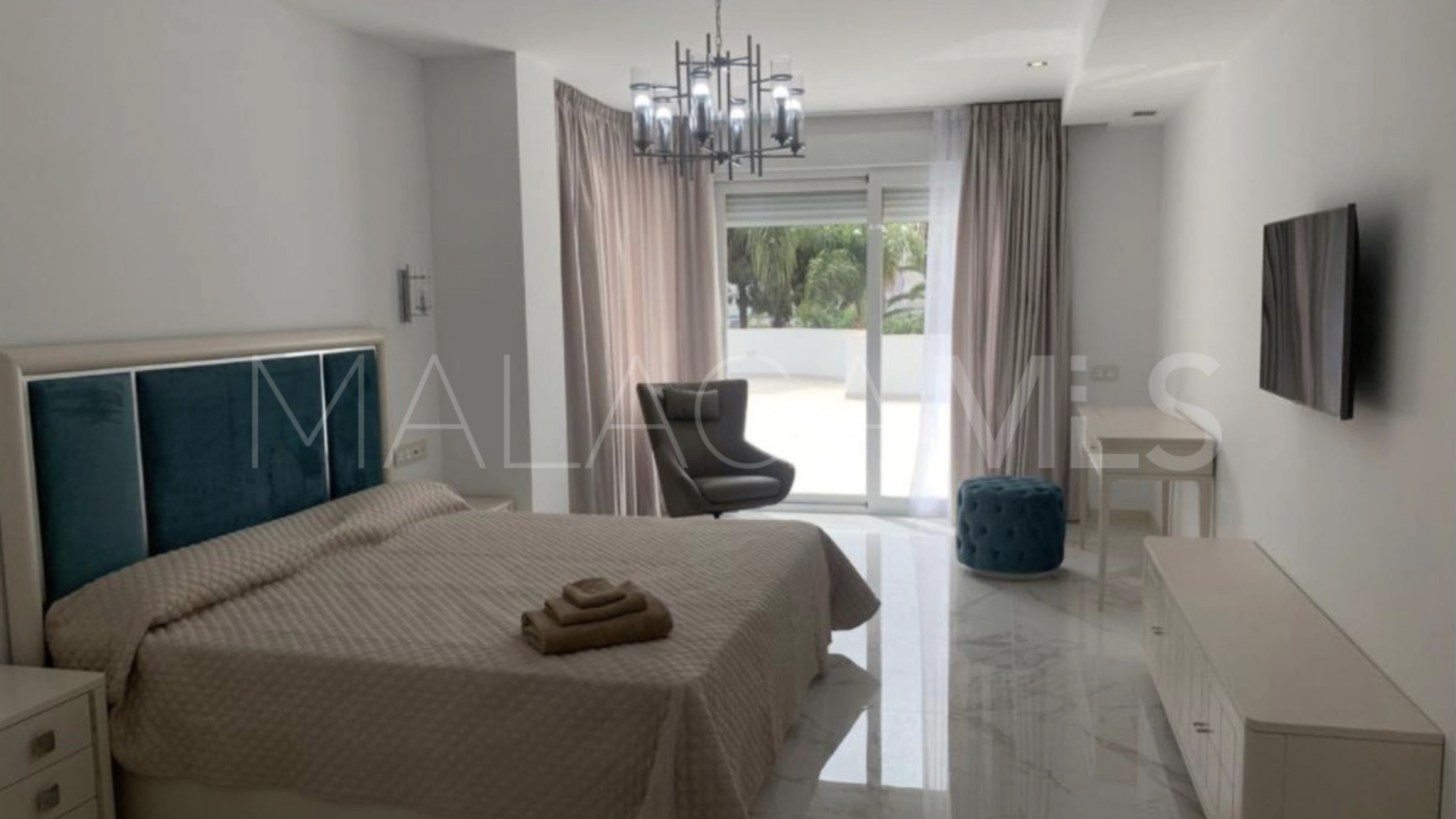 For sale apartment with 3 bedrooms in Gray D'Albion