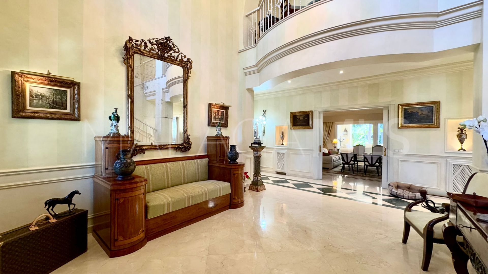 Villa for sale in Guadalmina Baja