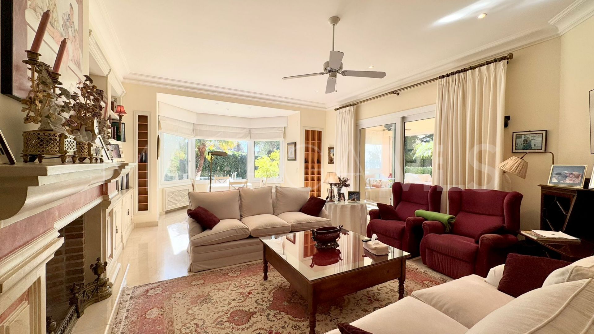 Villa for sale in Guadalmina Baja