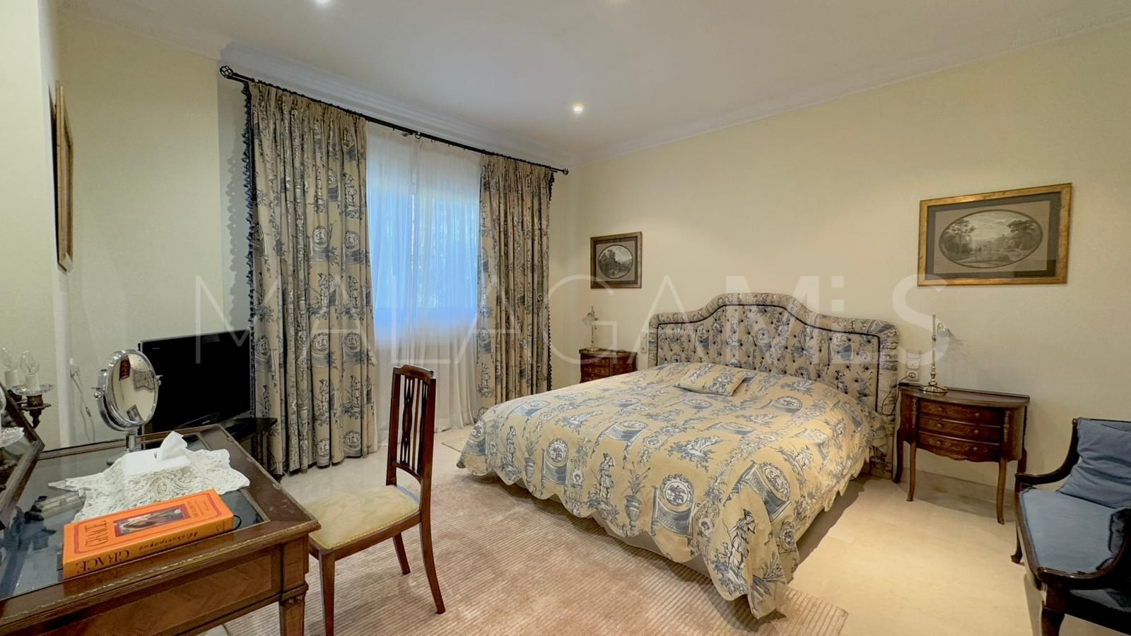 Villa for sale in Guadalmina Baja