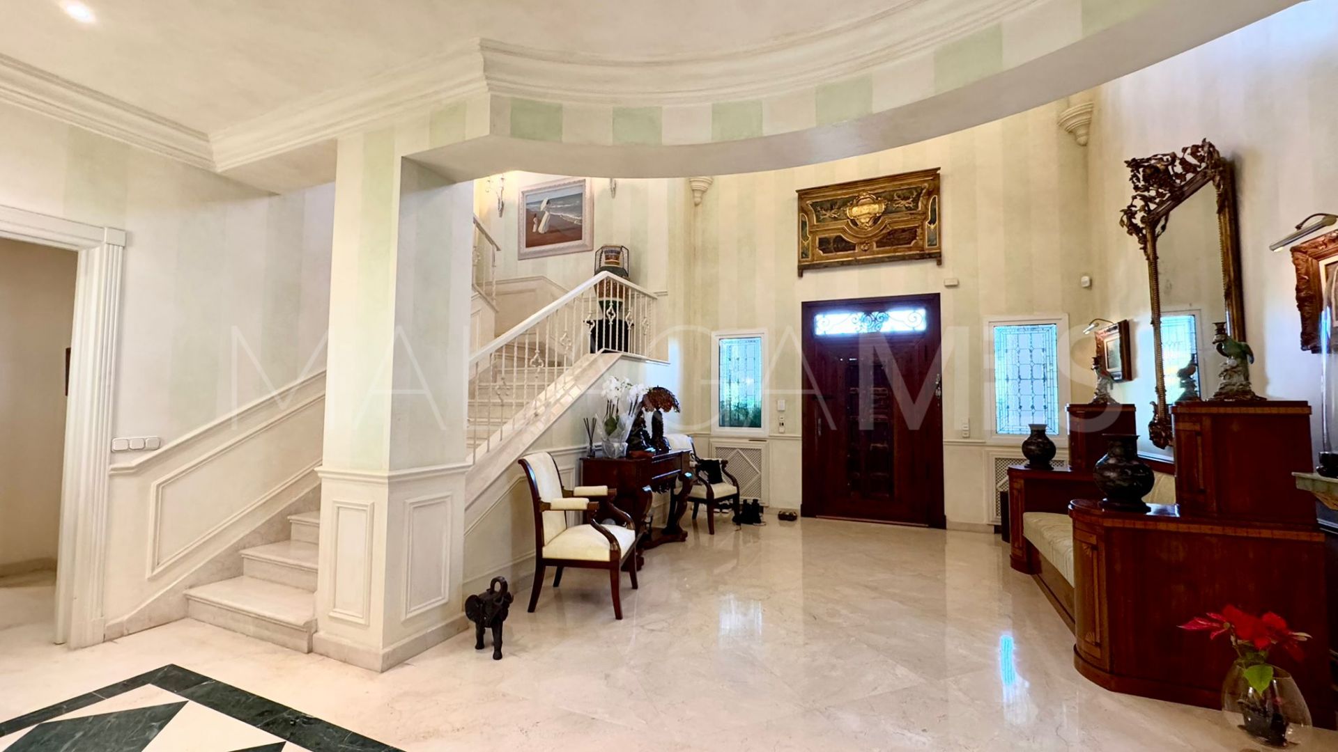 Villa for sale in Guadalmina Baja