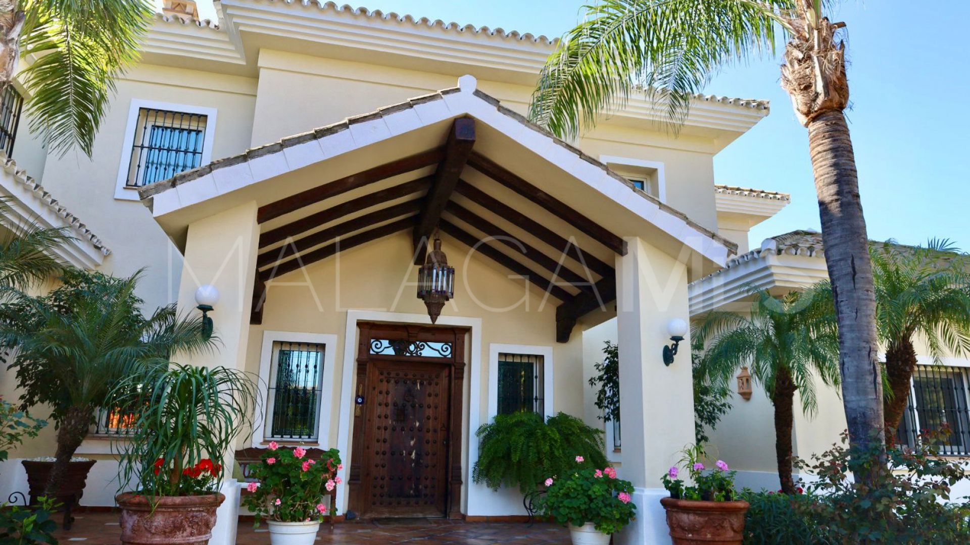 Villa for sale in Guadalmina Baja