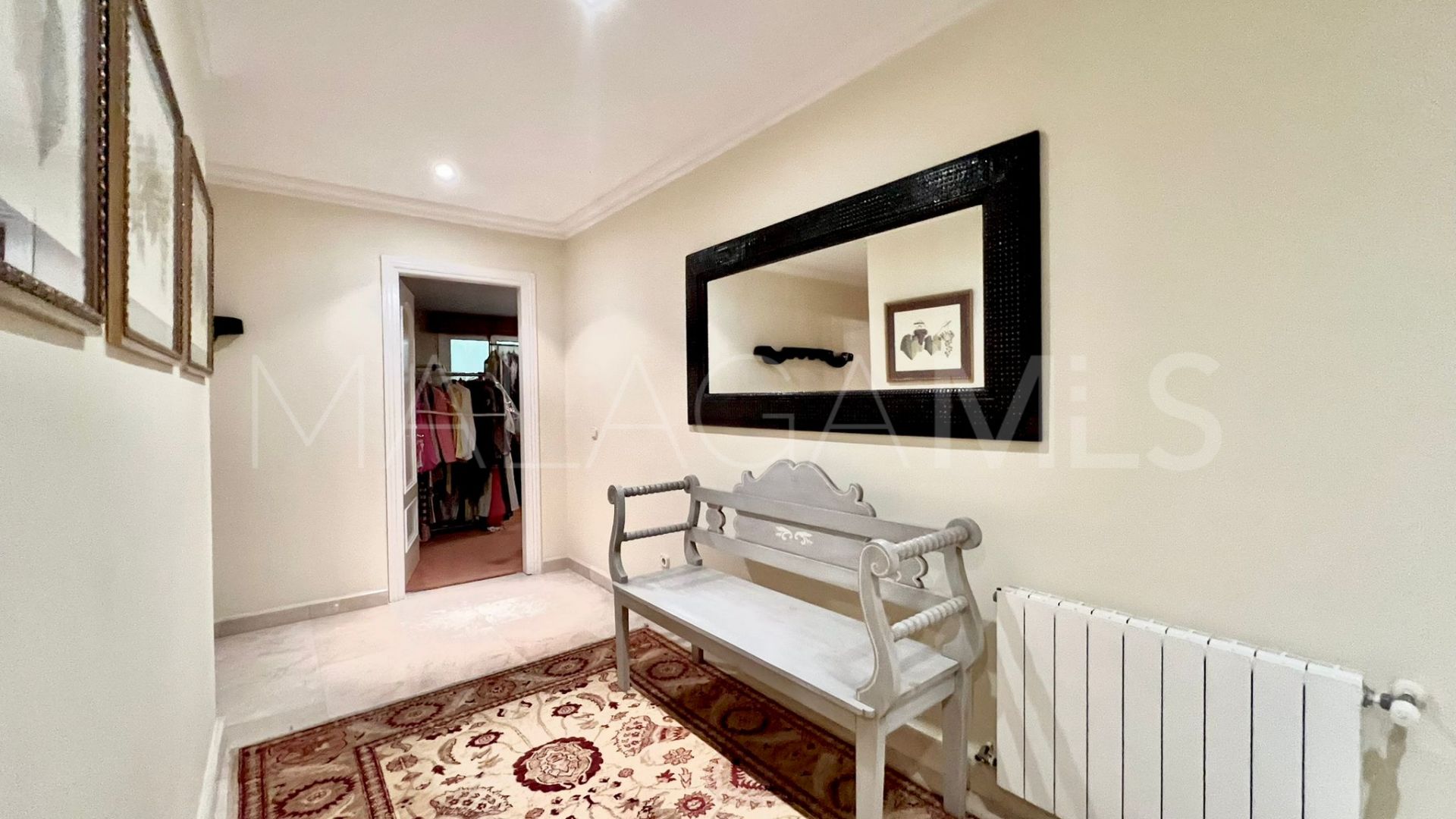 Villa for sale in Guadalmina Baja