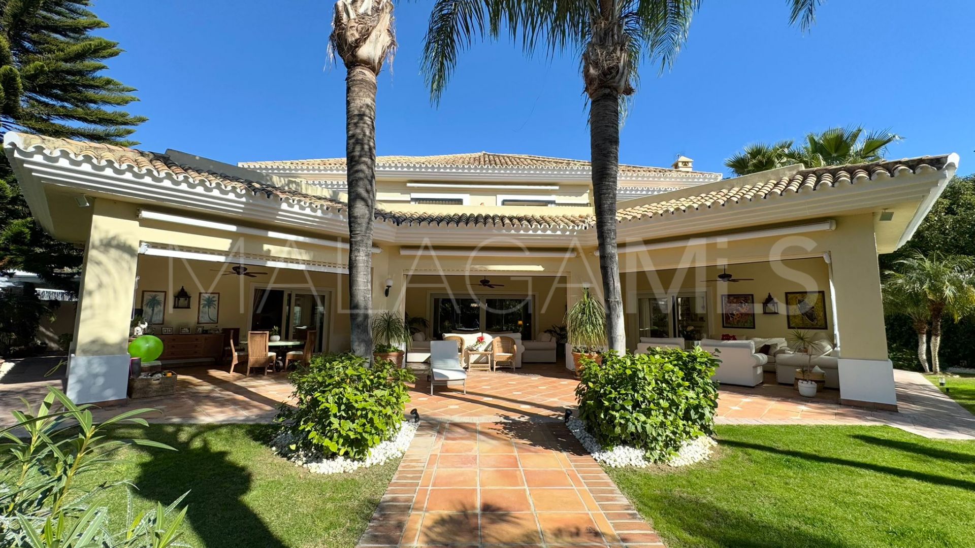 Villa for sale in Guadalmina Baja