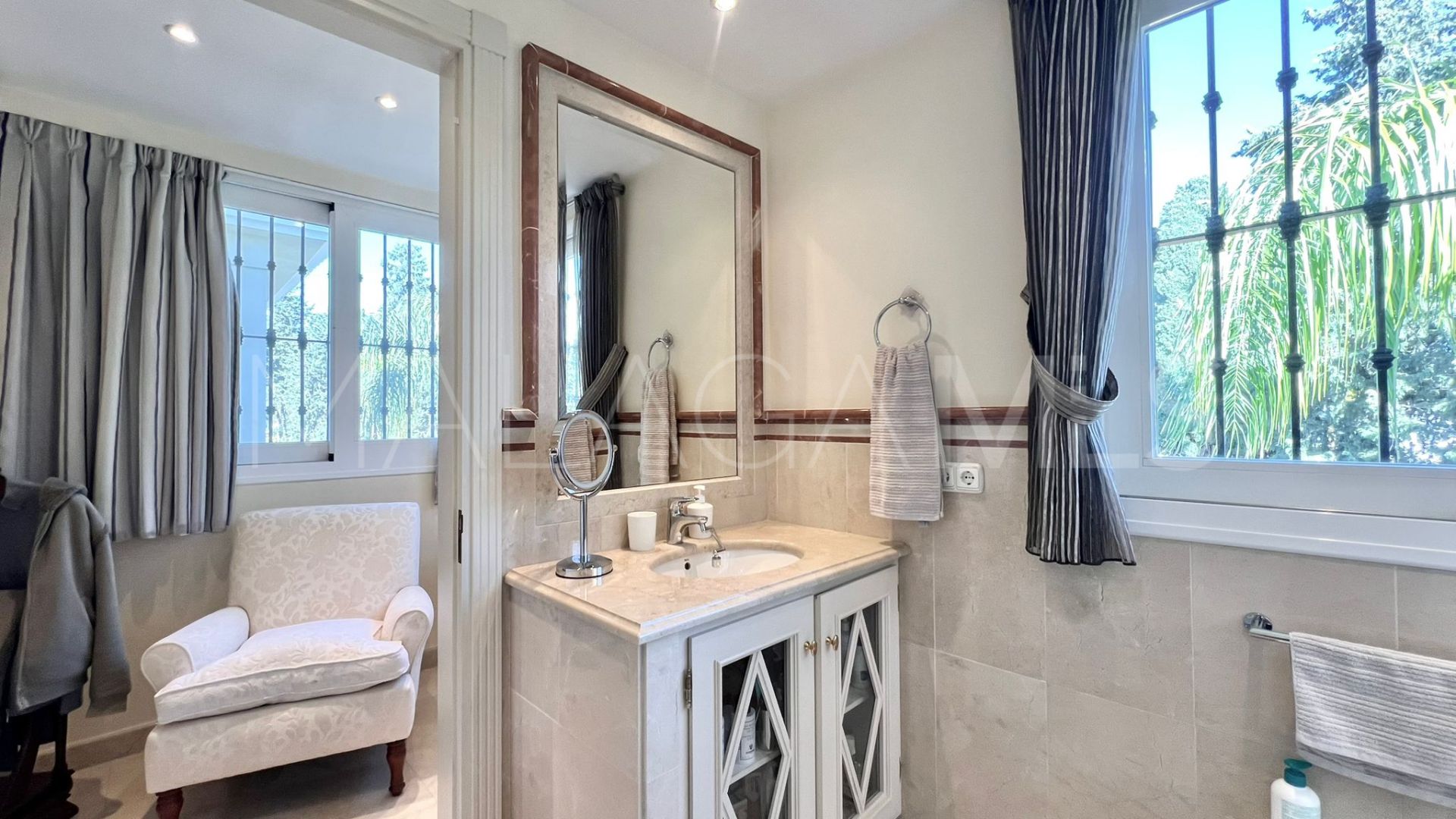 Villa for sale in Guadalmina Baja