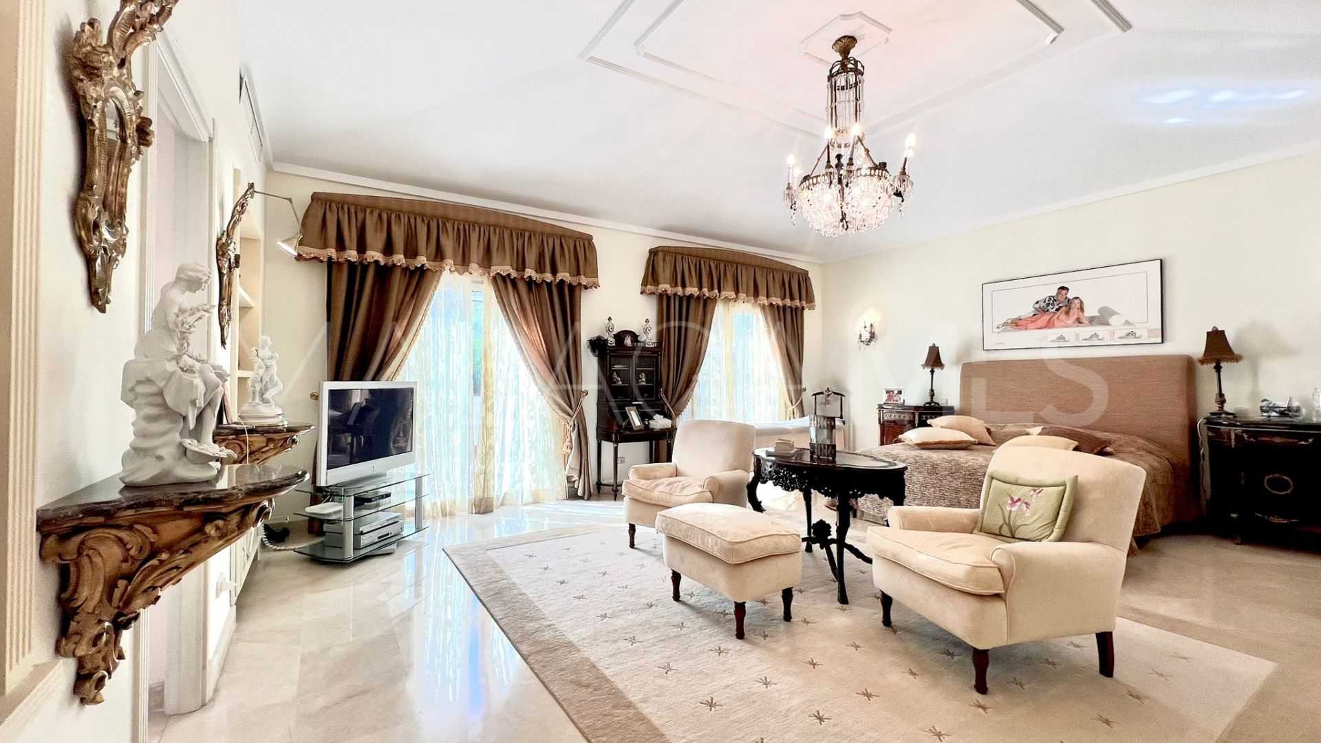 Villa for sale in Guadalmina Baja
