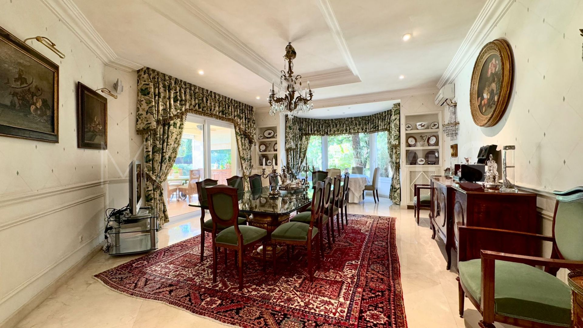 Villa for sale in Guadalmina Baja