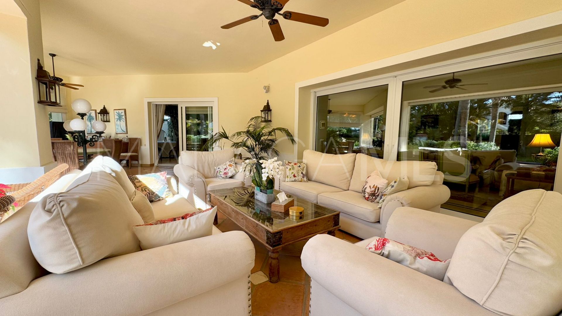 Villa for sale in Guadalmina Baja