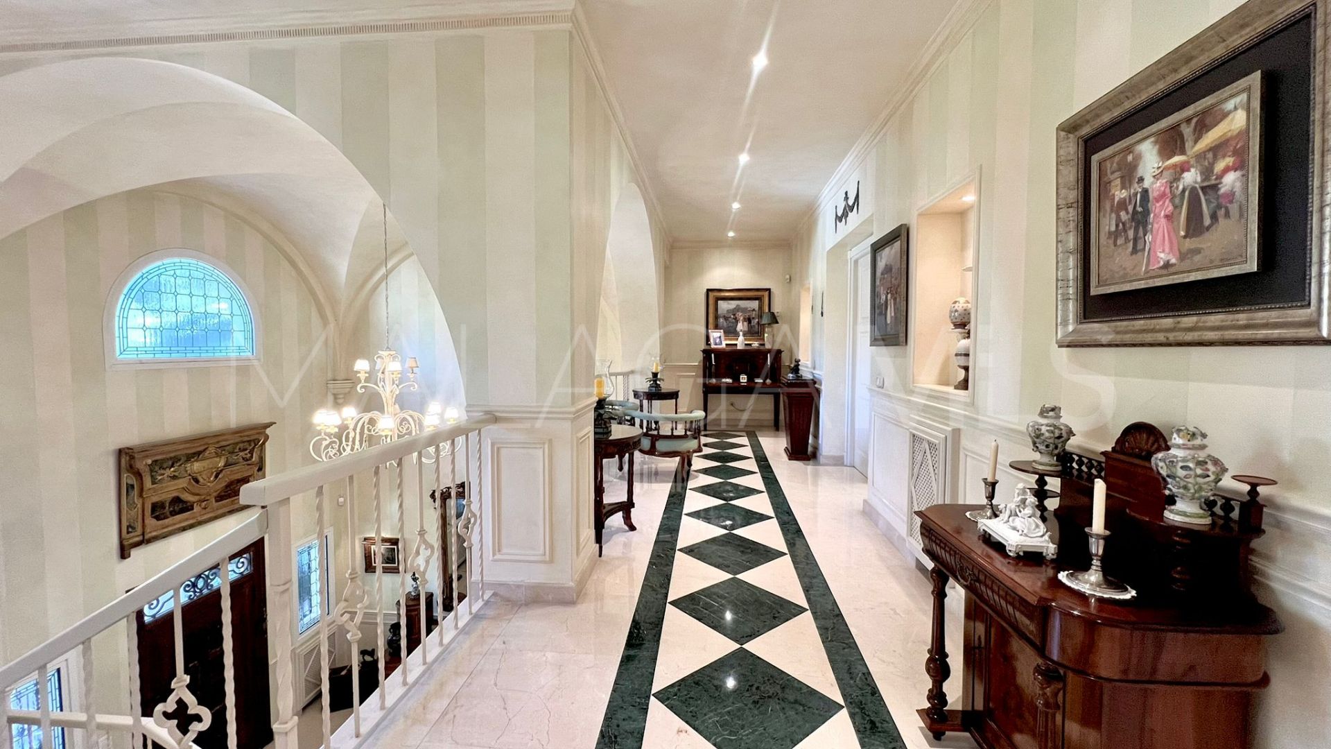 Villa for sale in Guadalmina Baja